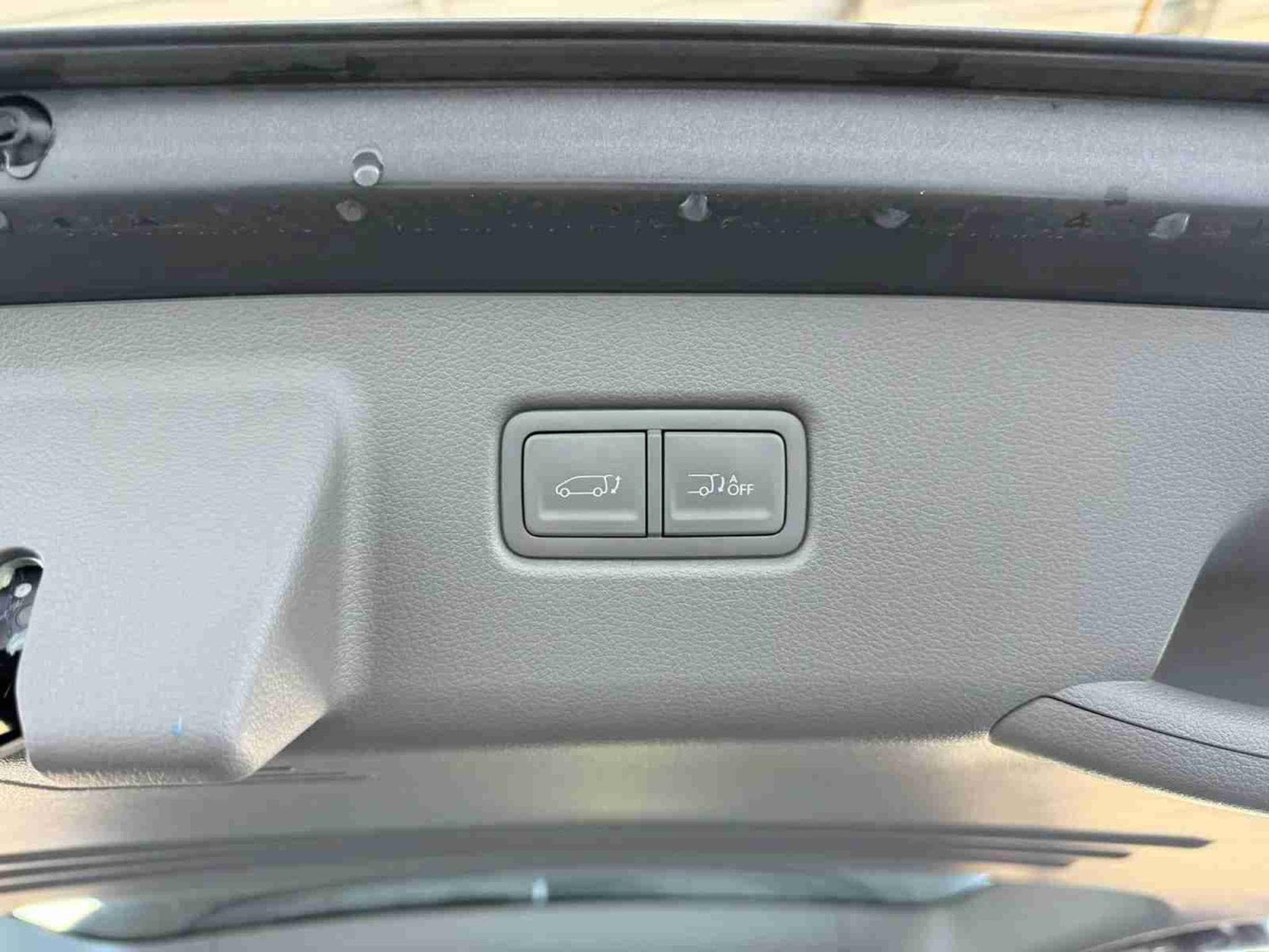 Hyundai Staria 1.6 T-GDI HEV 225 Luxury (2025) - Photo 11