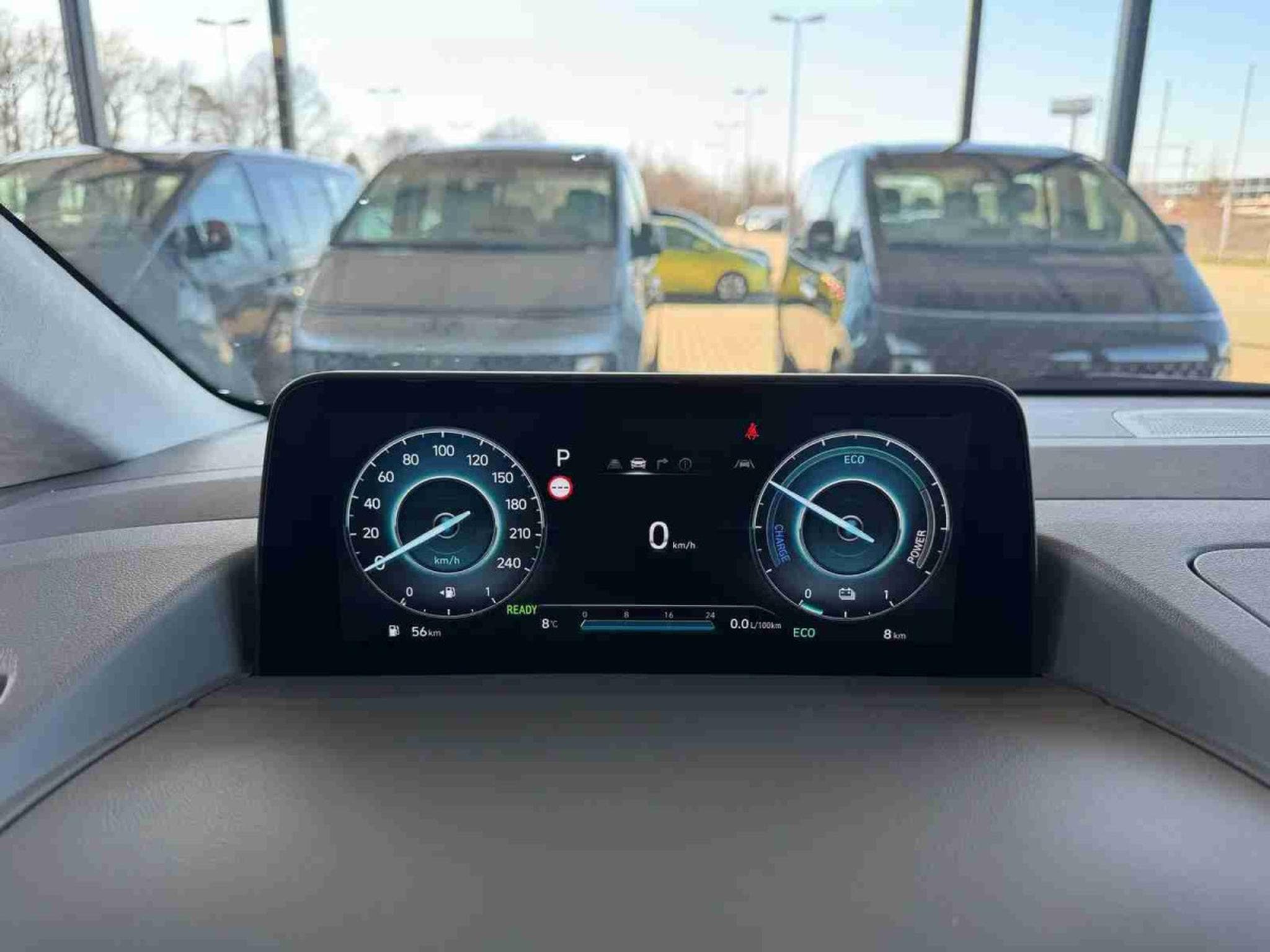 Hyundai Staria 1.6 T-GDI HEV 225 Luxury (2025) - Photo 12