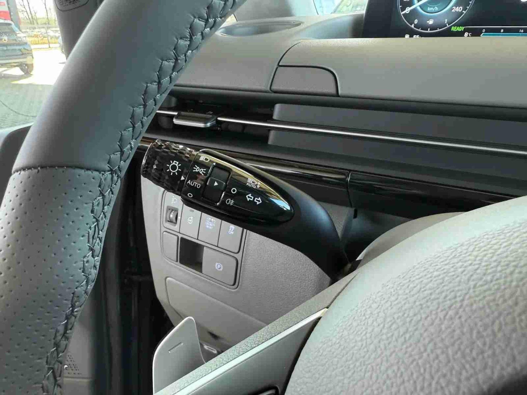 Hyundai Staria 1.6 T-GDI HEV 225 Luxury (2025) - Photo 16