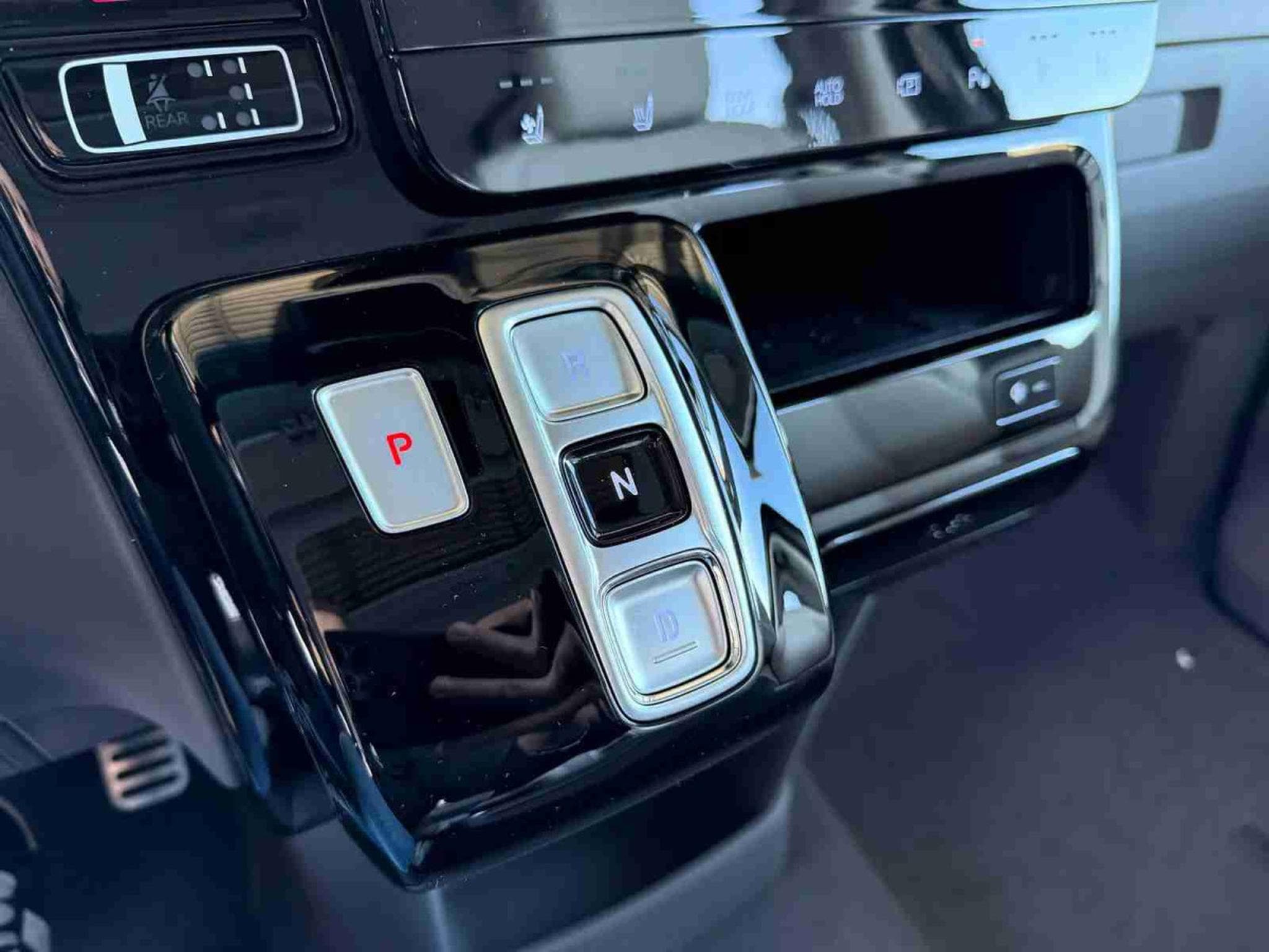 Hyundai Staria 1.6 T-GDI HEV 225 Luxury (2025) - Photo 21