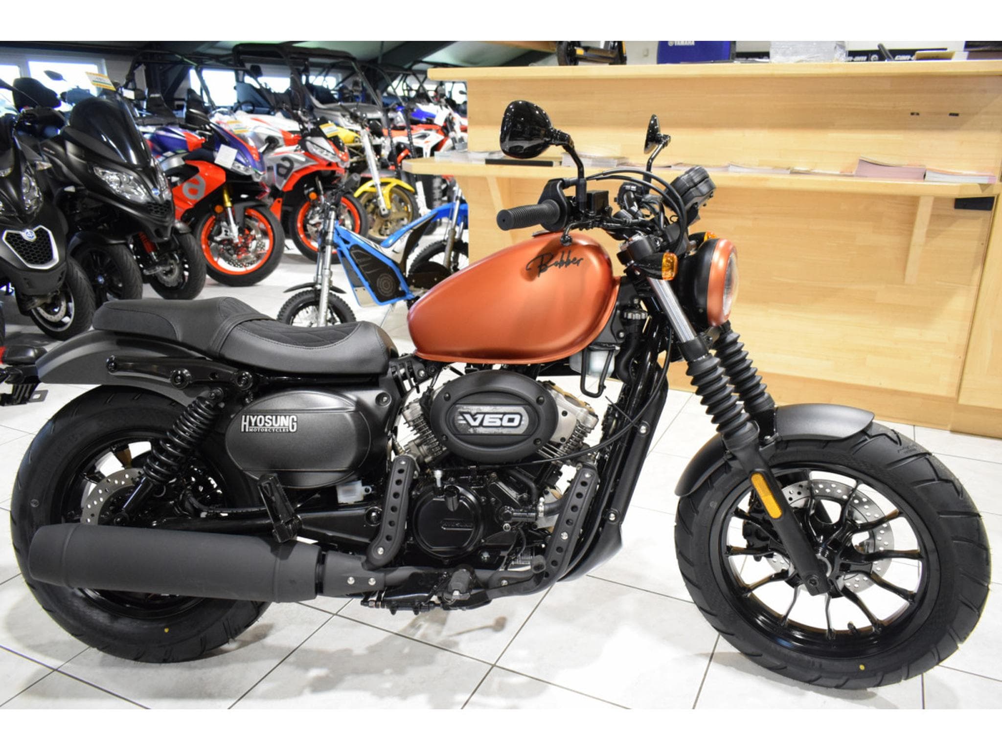 Hyosung Aquila BOBBER V-TWIN (2022) - Foto 1