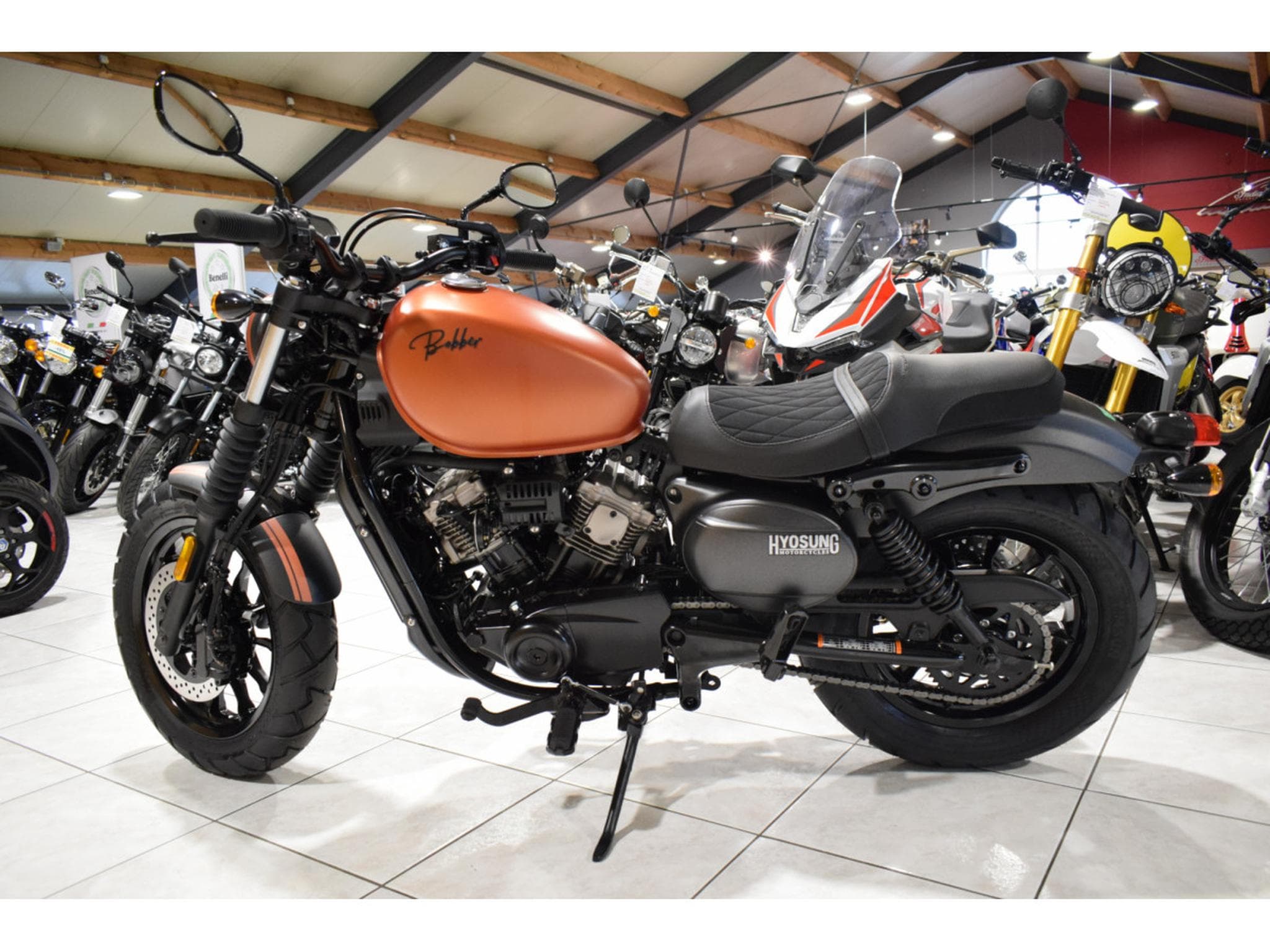 Hyosung Aquila BOBBER V-TWIN (2022) - Foto 4