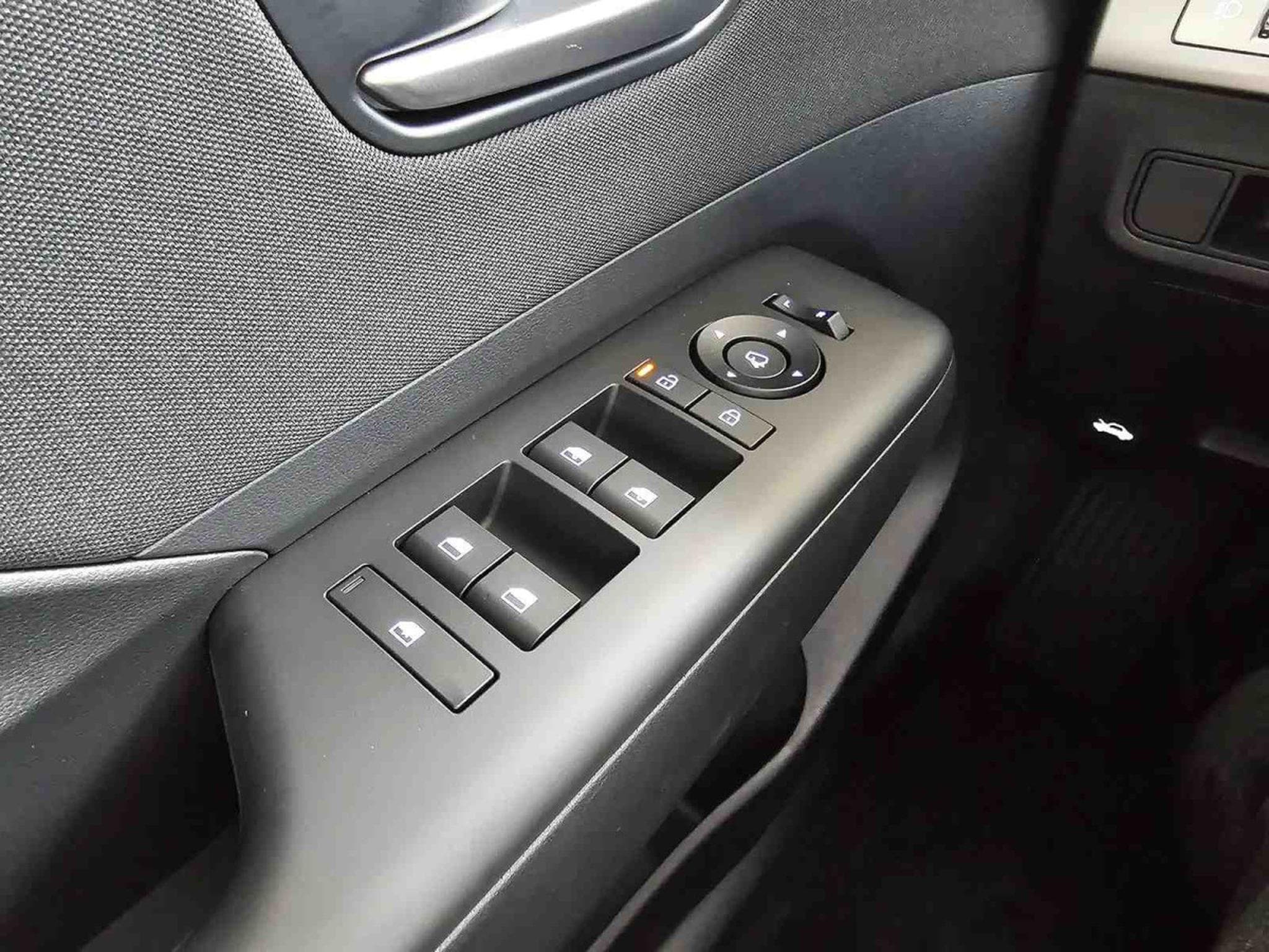 Hyundai Kona 1.6 T-GDI 138 Auto Trendline (2024) - Photo 21