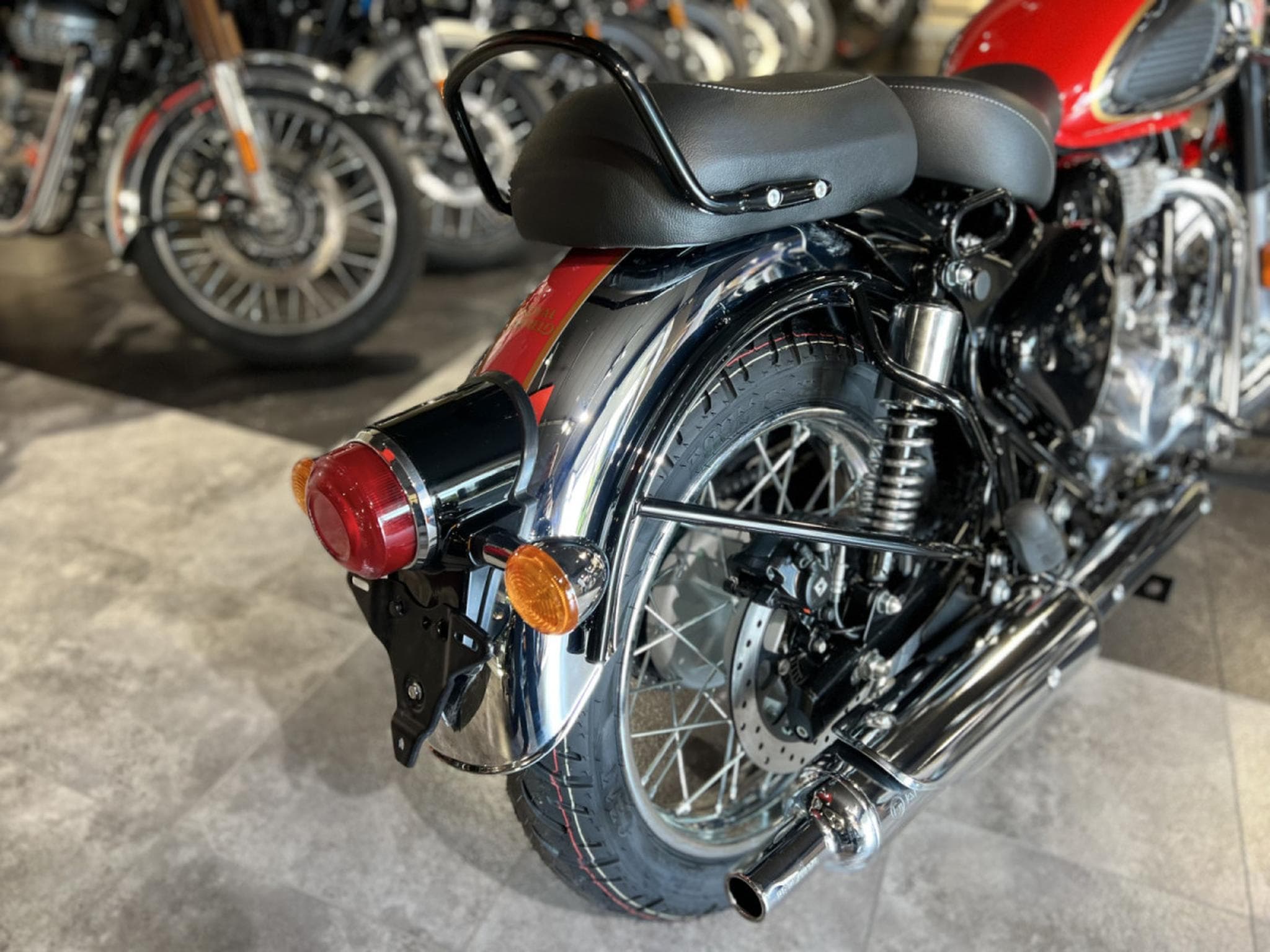Royal Enfield Classic 350 Chrome Red (2024) - Photo 3