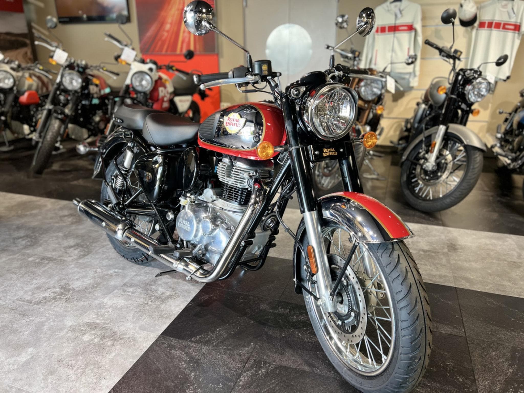 Royal Enfield Classic 350 Chrome Red (2024) - Photo 6