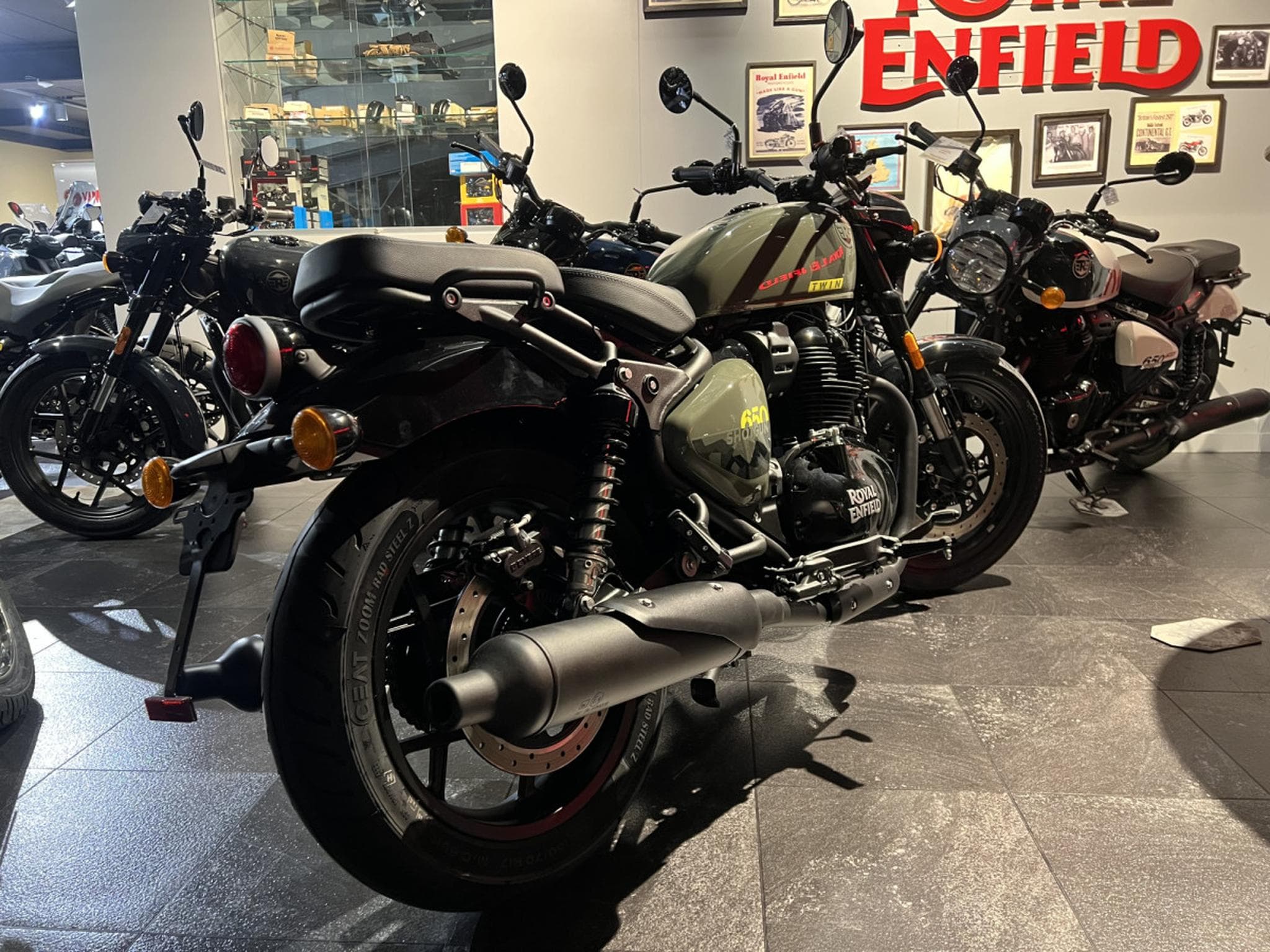 Royal Enfield Shotgun 650 green drill (2024) - Foto 2