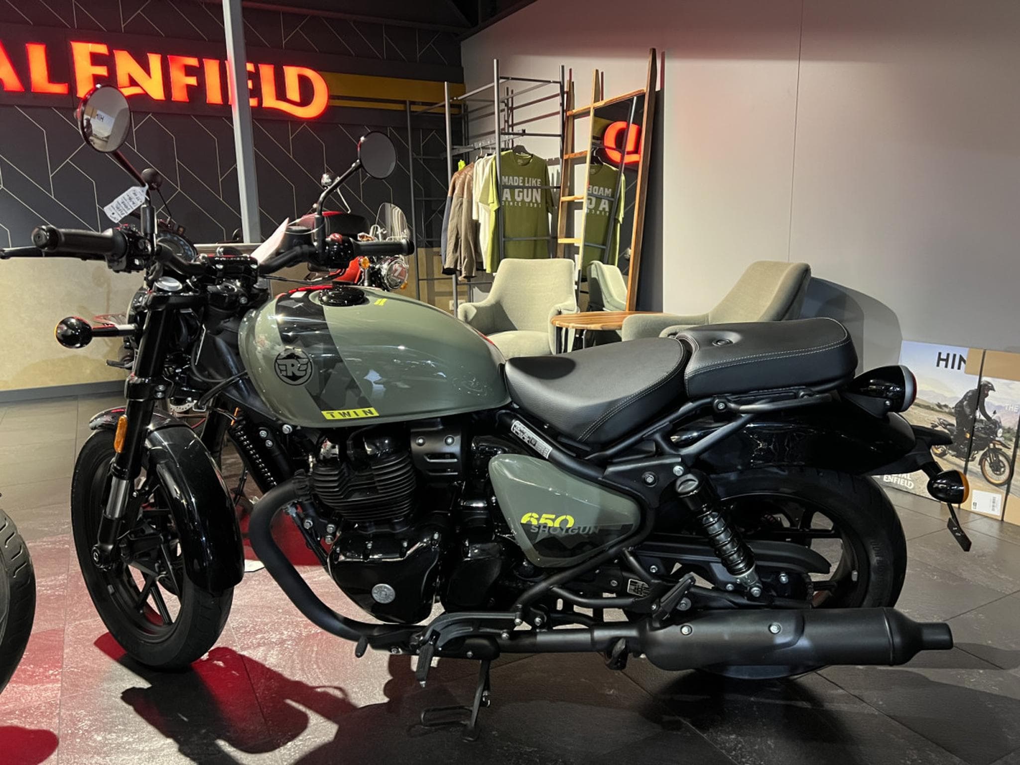 Royal Enfield Shotgun 650 green drill (2024) - Foto 3