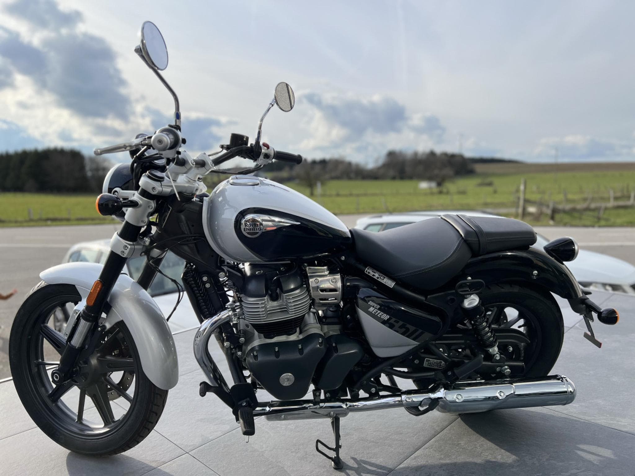 Royal Enfield Meteor Gris Interstellaire (2024) - Photo 3