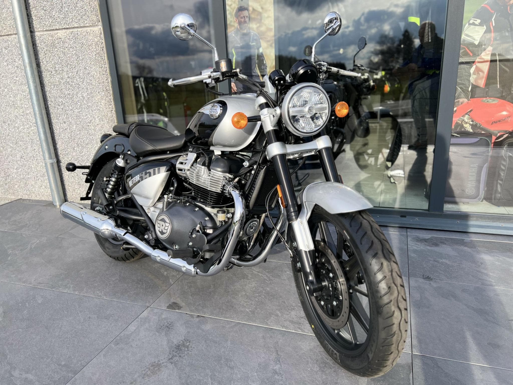 Royal Enfield Meteor Gris Interstellaire (2024) - Photo 5