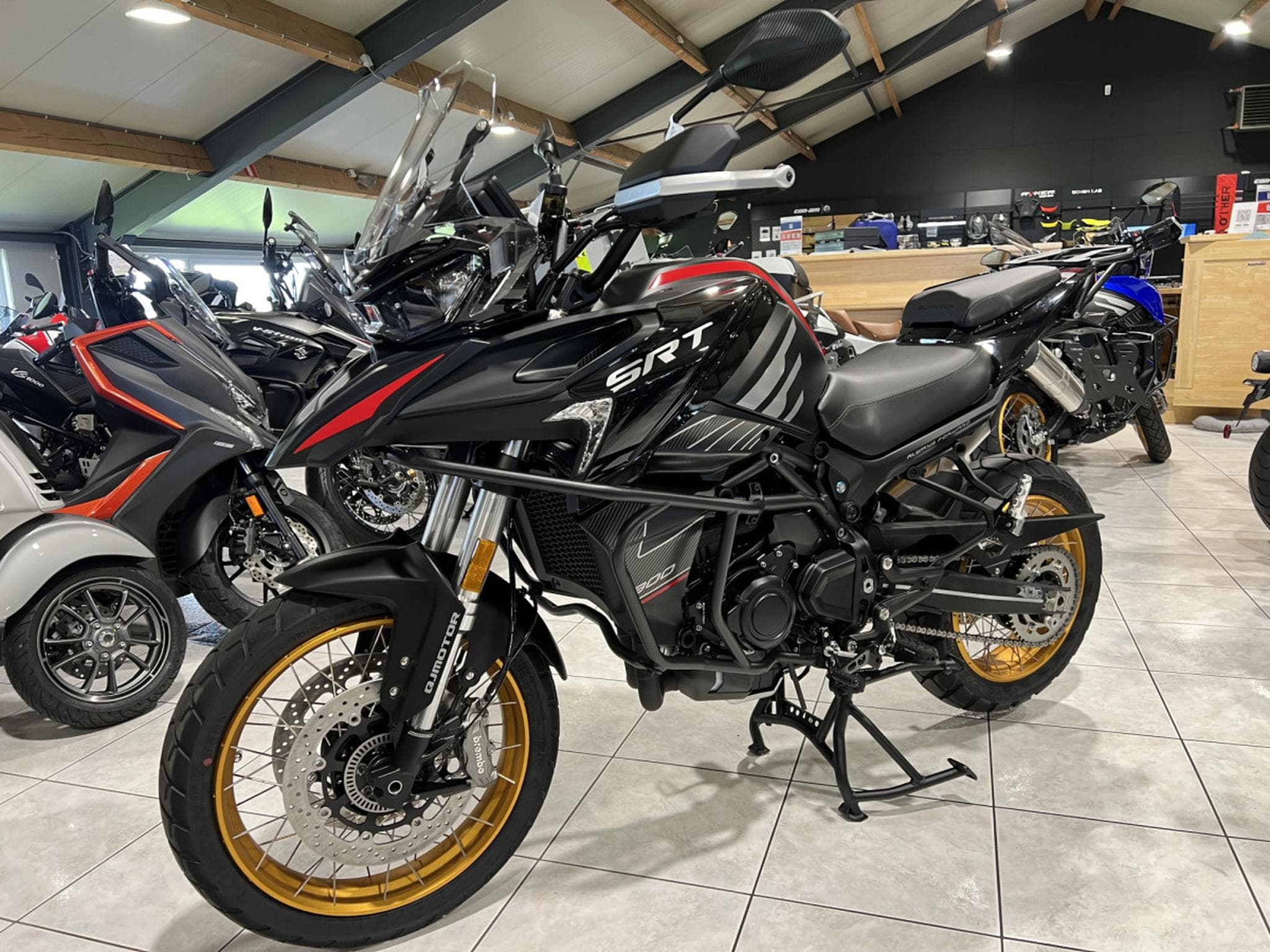 QJmotor SRT 800 SX (2024) - Foto 2