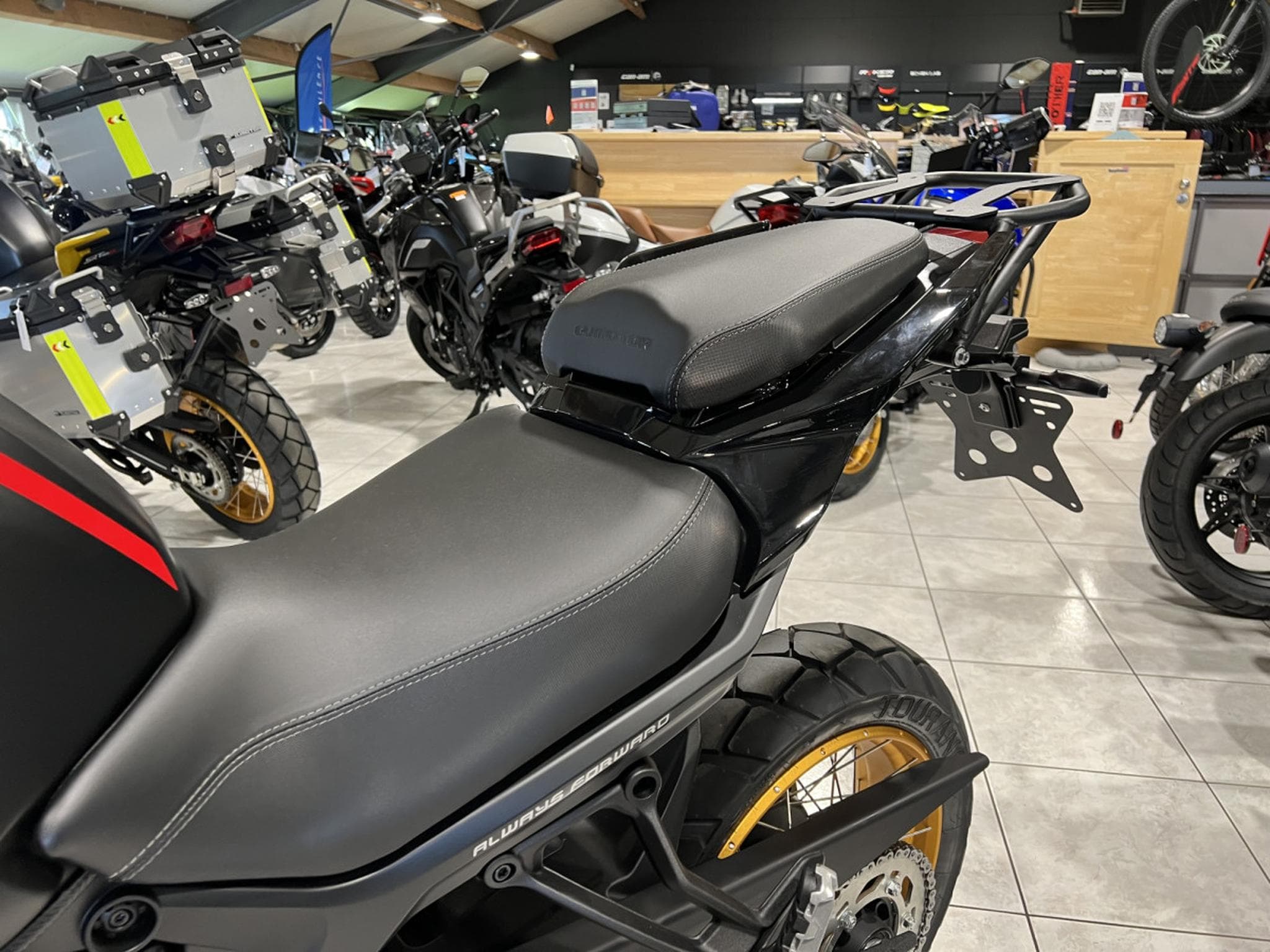 QJmotor SRT 800 SX (2024) - Foto 5