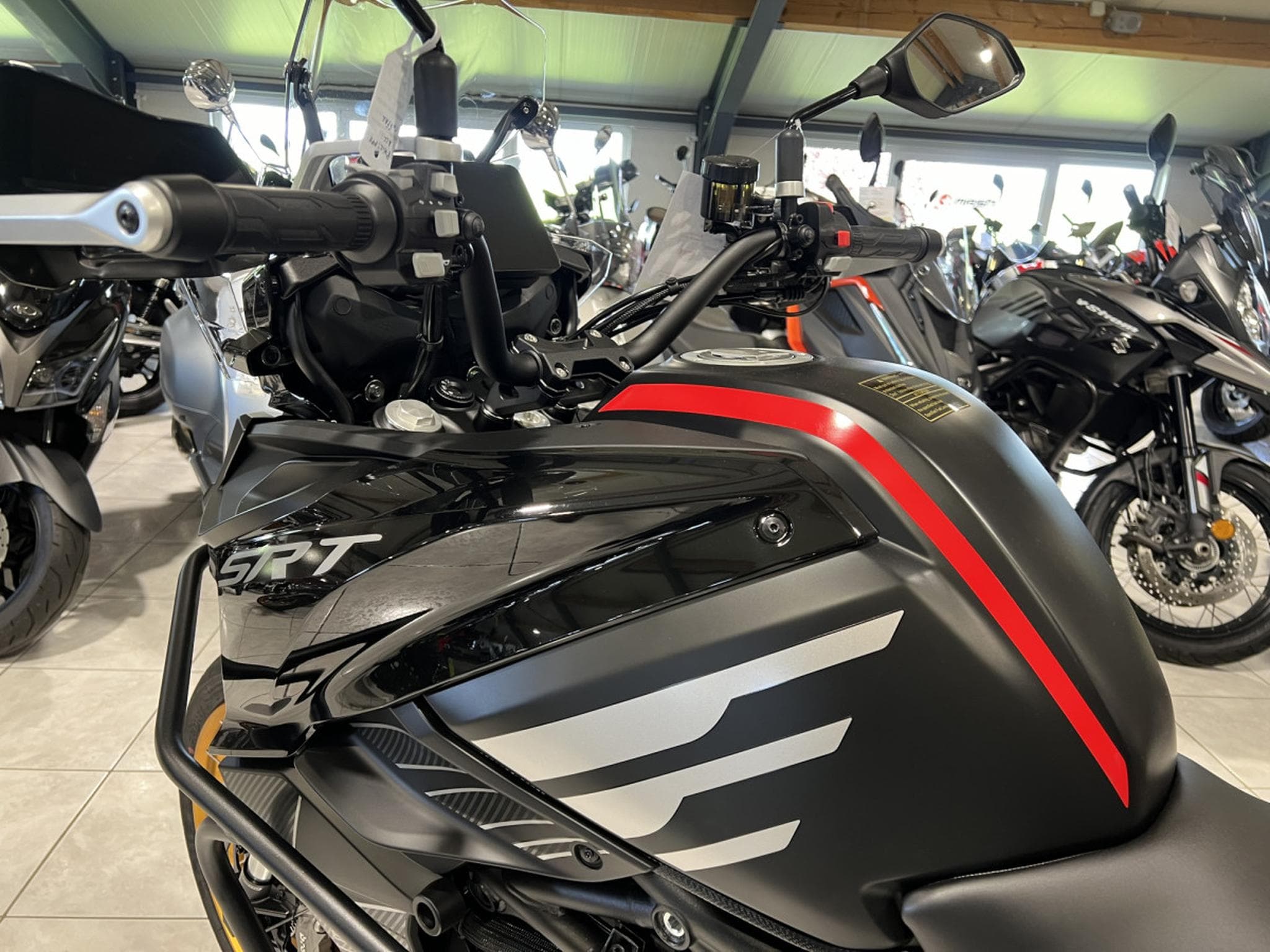 QJmotor SRT 800 SX (2024) - Foto 6