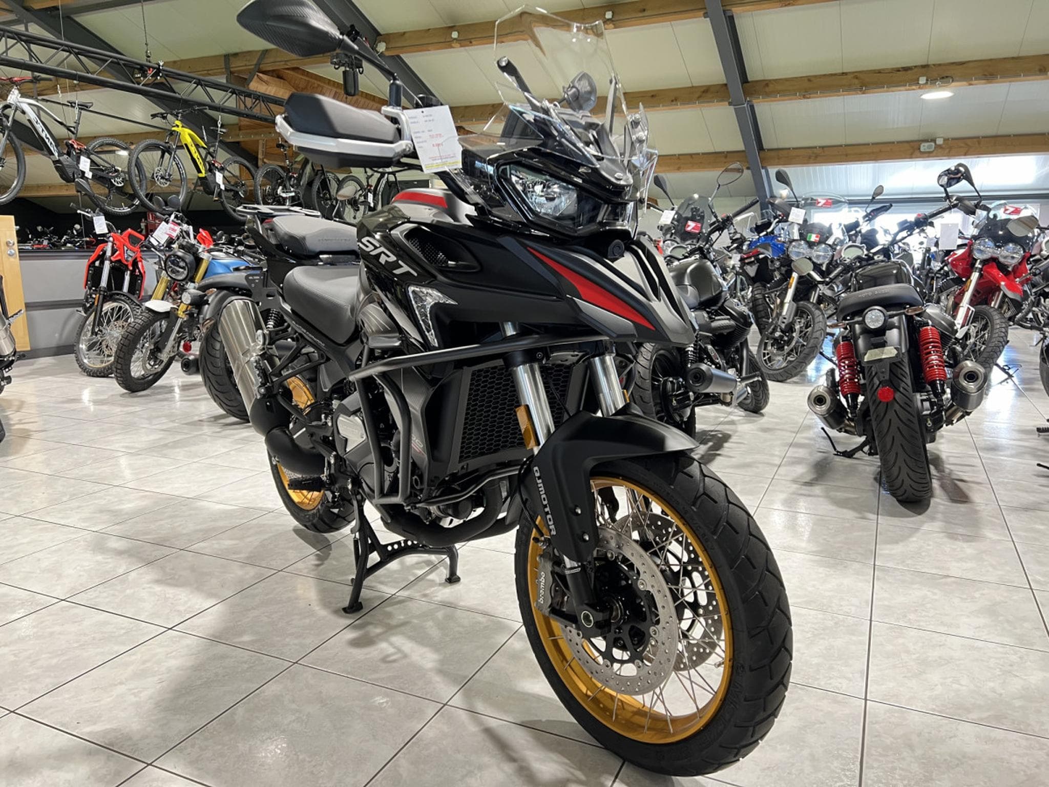 QJmotor SRT 800 SX (2024) - Foto 7