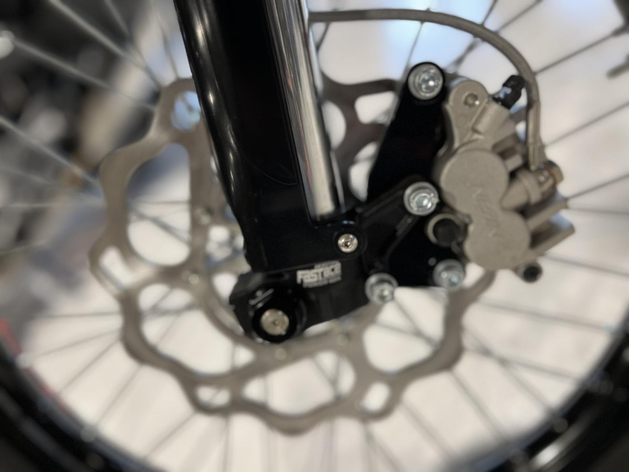 Electric Motion Escape XR 700 NM, 3500 KW, 85 KM/H, Autonomie 88 km, embrayage (2024) - Photo 6