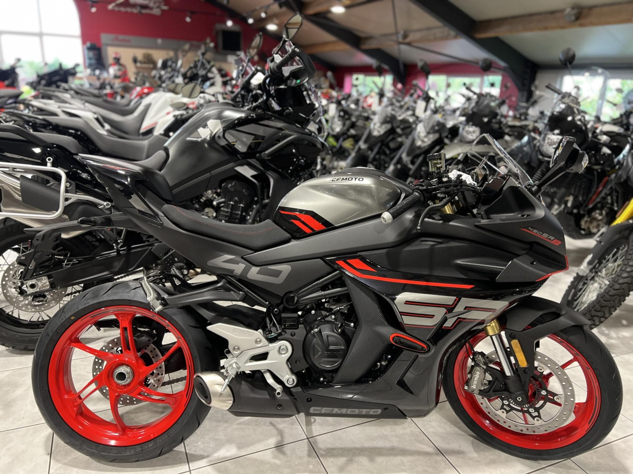 CF Moto SR S (2024) - Foto 1