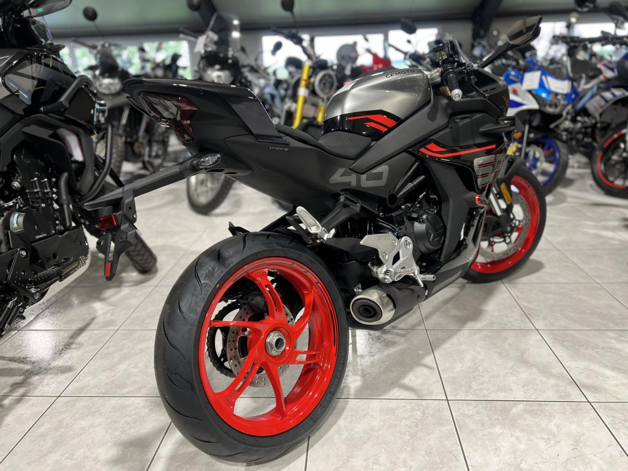 CF Moto SR S (2024) - Foto 3