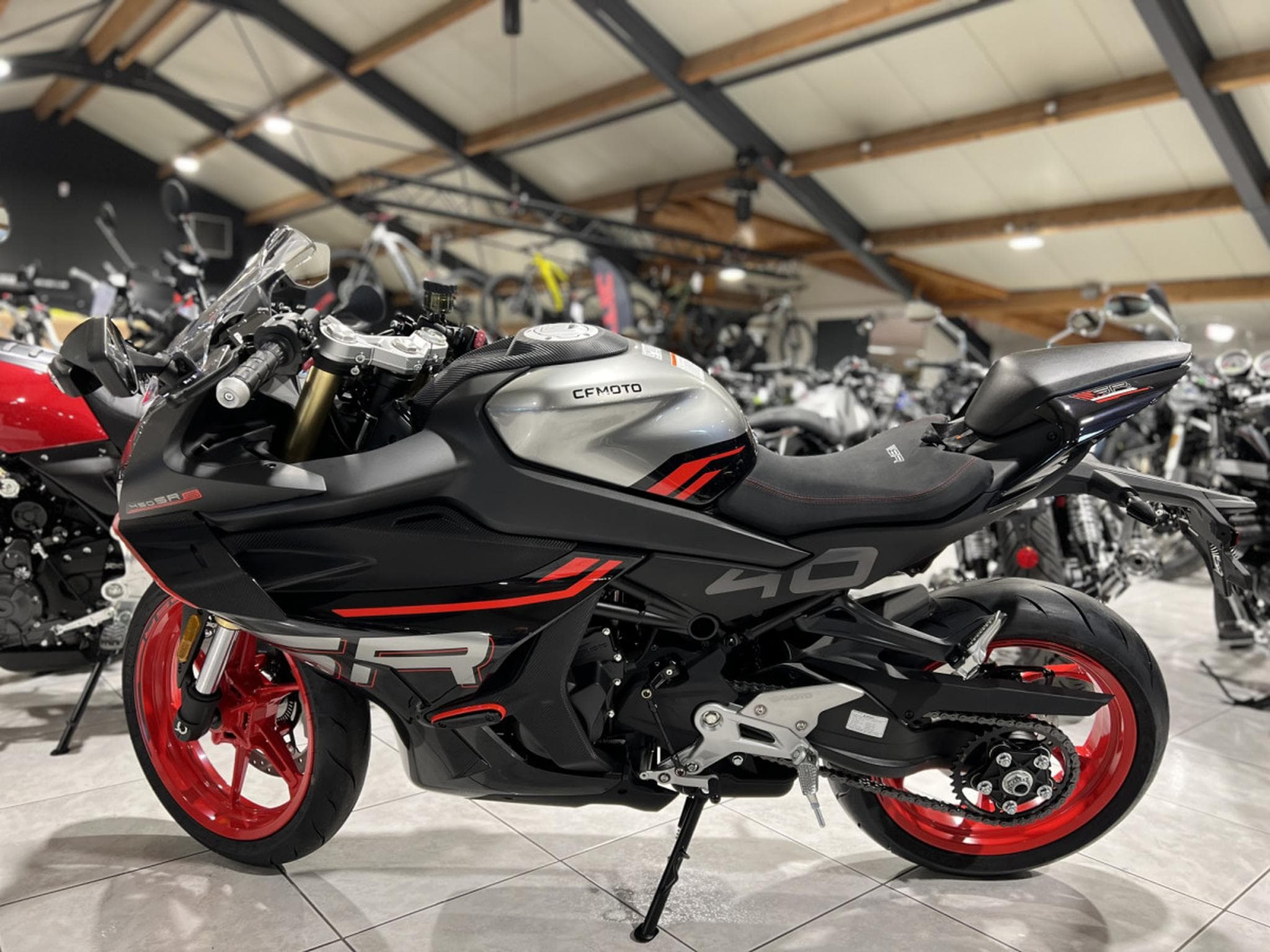 CF Moto SR S (2024) - Foto 4