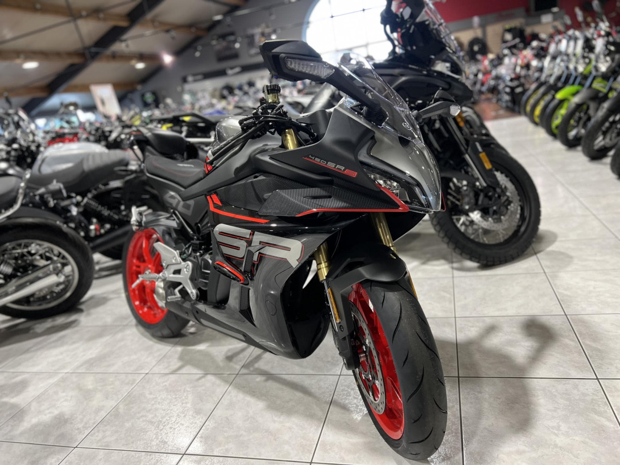 CF Moto SR S (2024) - Foto 7