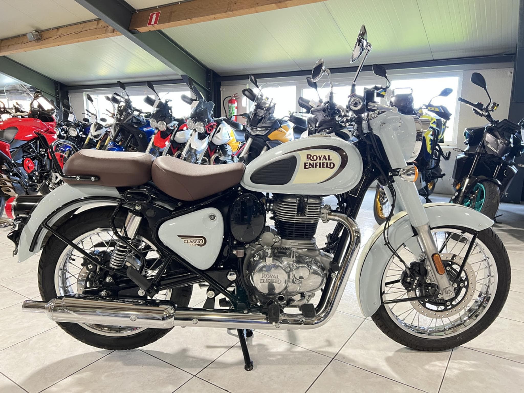 Royal Enfield Classic 350 (2023) - Photo 1