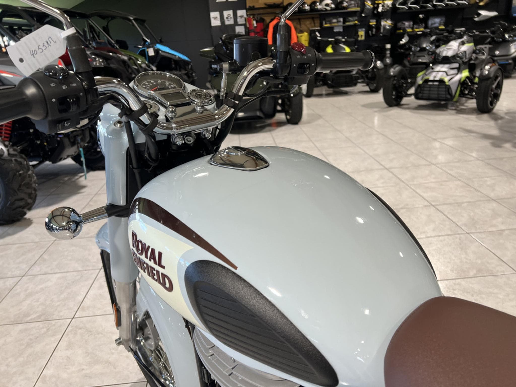 Royal Enfield Classic 350 (2023) - Photo 6