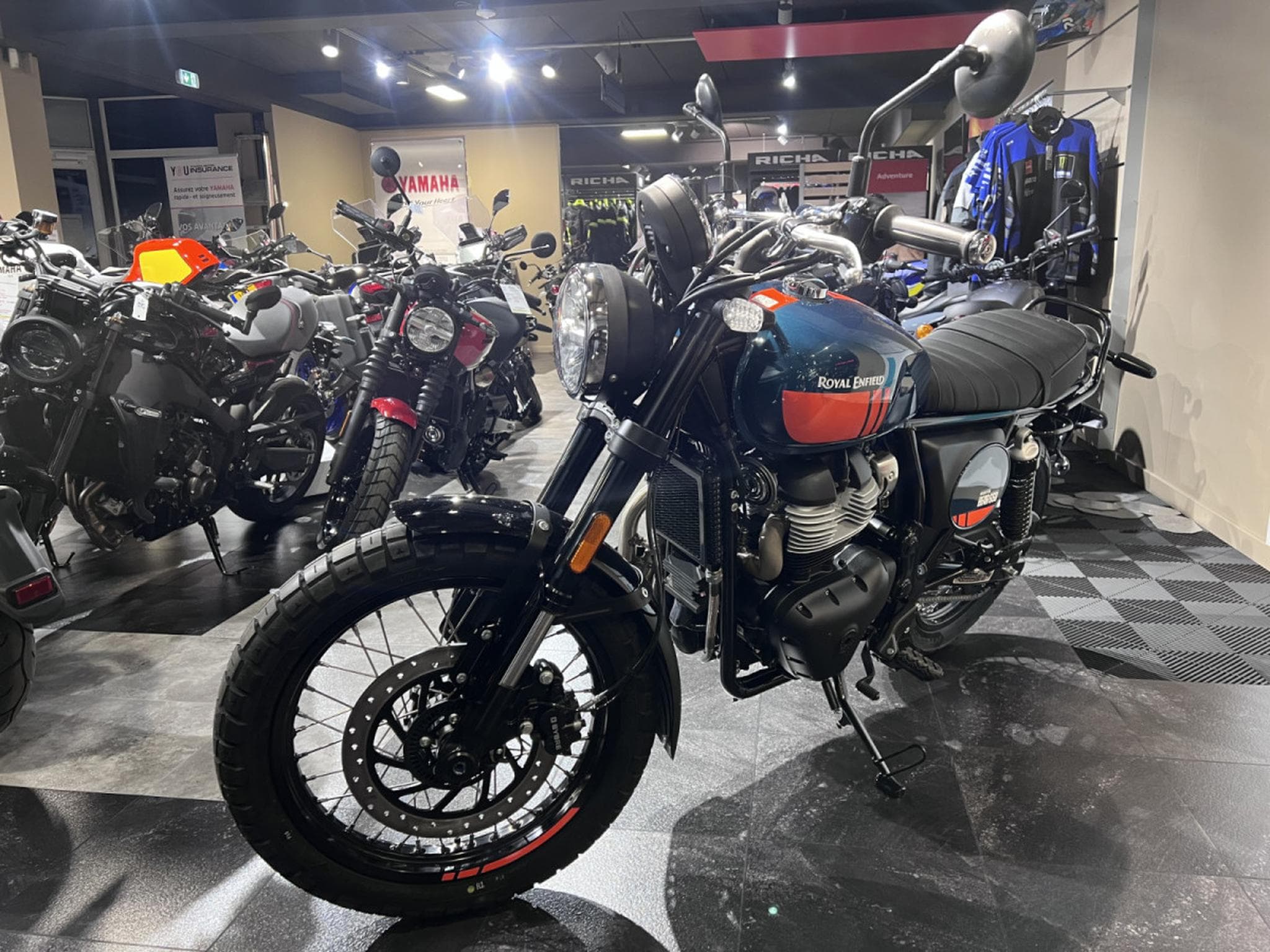 Royal Enfield Bear 650 Petrol Green (2025) - Photo 2