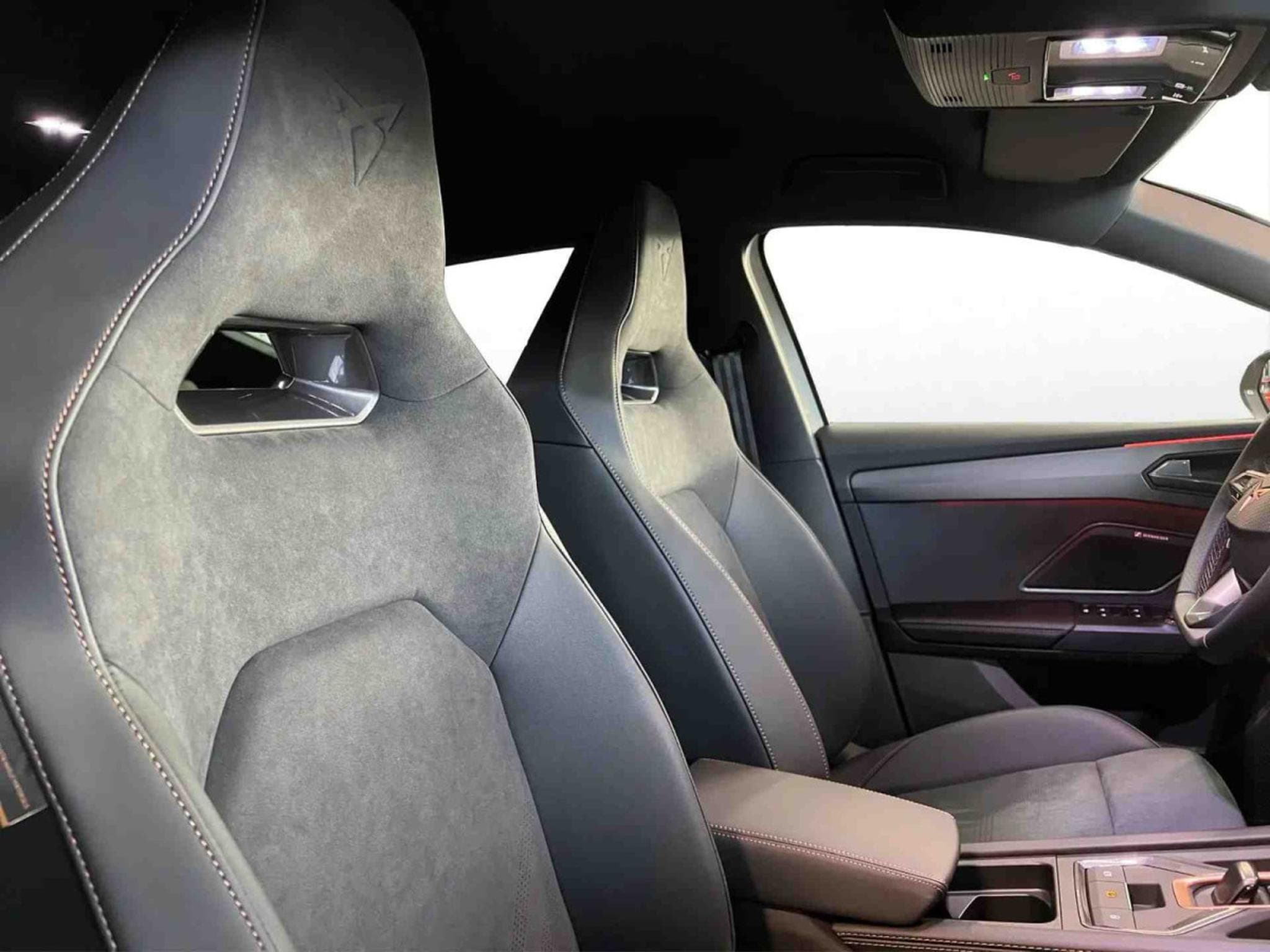 Cupra Leon 1.5 eTSI 150 DSG (2025) - Photo 14