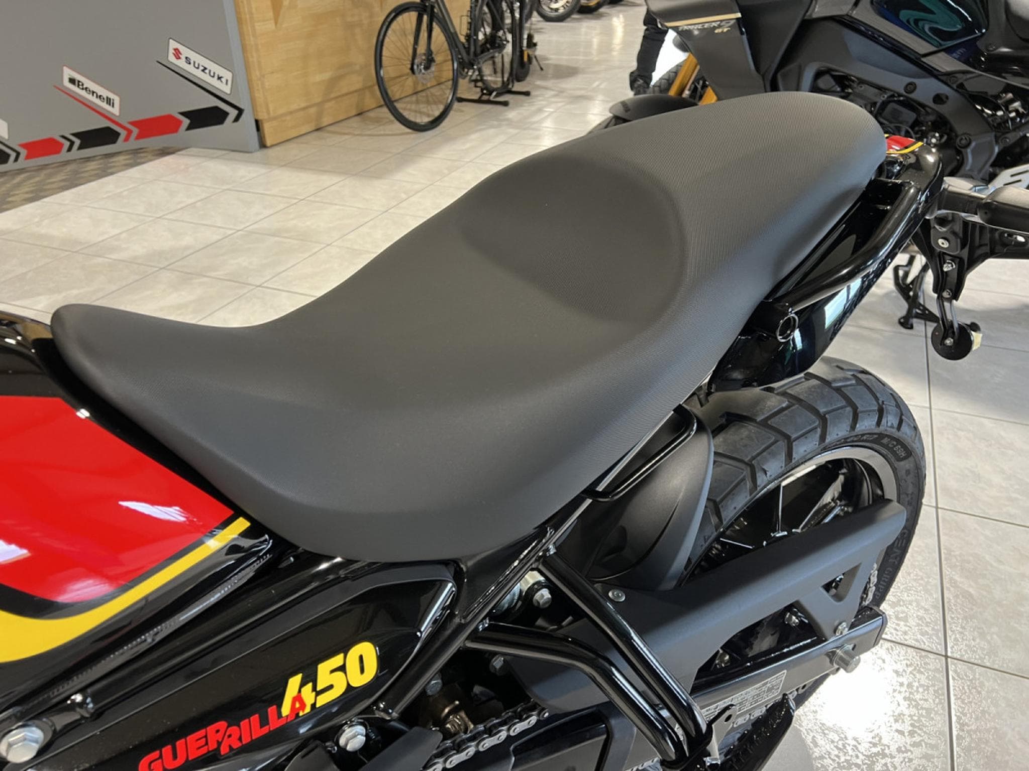 Royal Enfield Guerrilla 450 PLAYA  BLACK (2025) - Photo 5