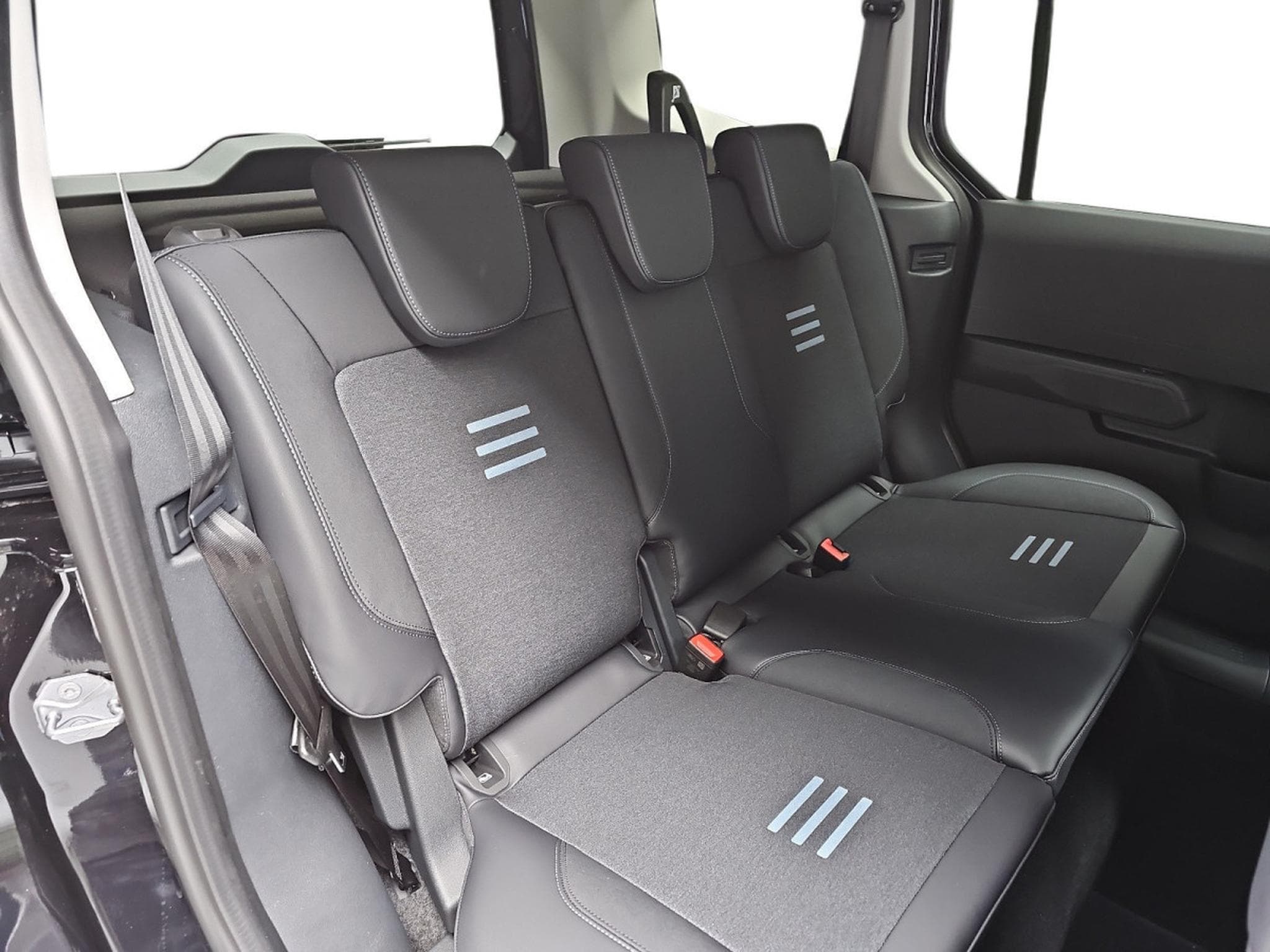 Ford Tourneo 1.0i Ecoboost 126 Active Automatik (2025) - Photo 16