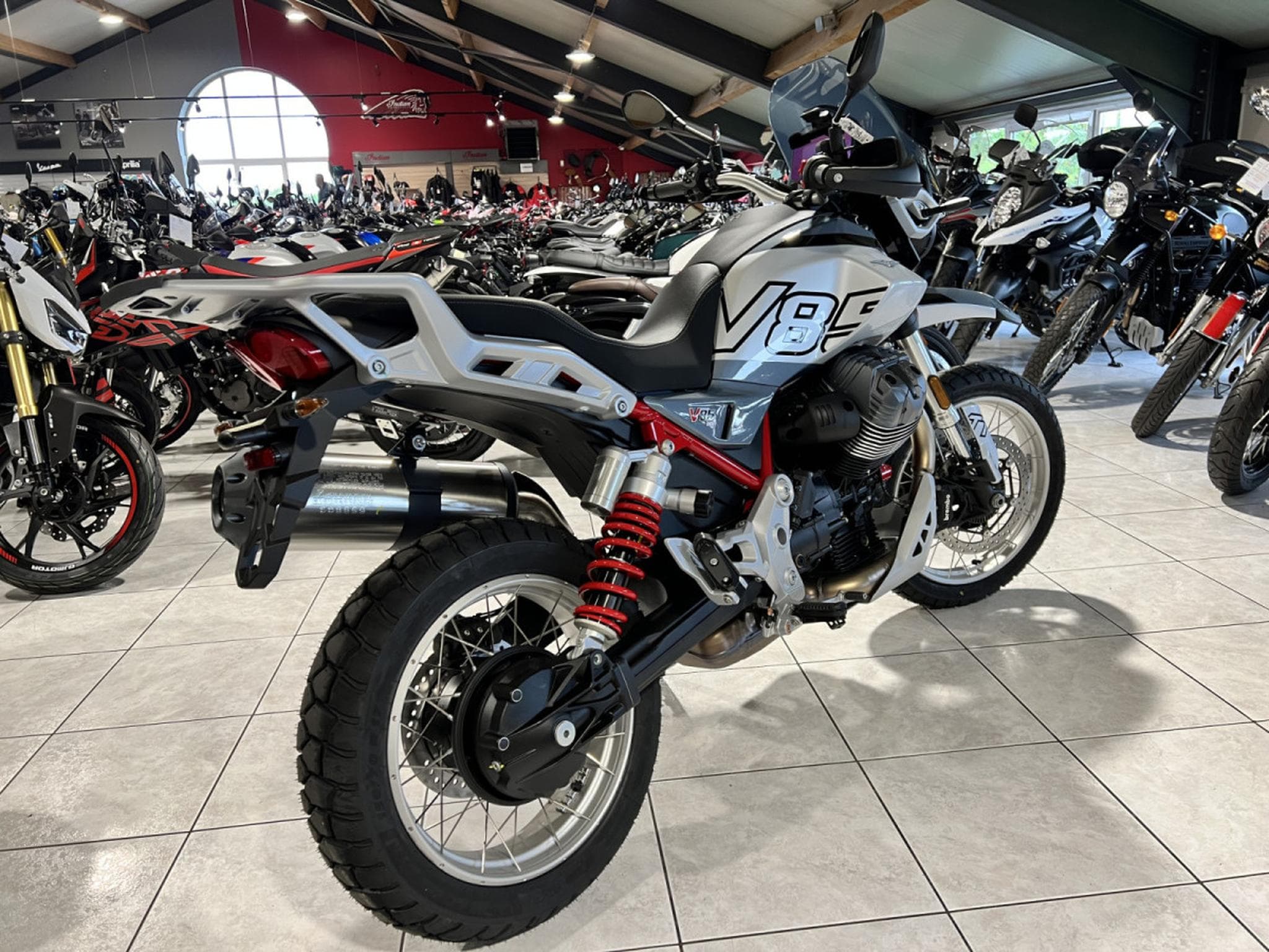 Moto Guzzi V85 TT (2026) - Photo 3