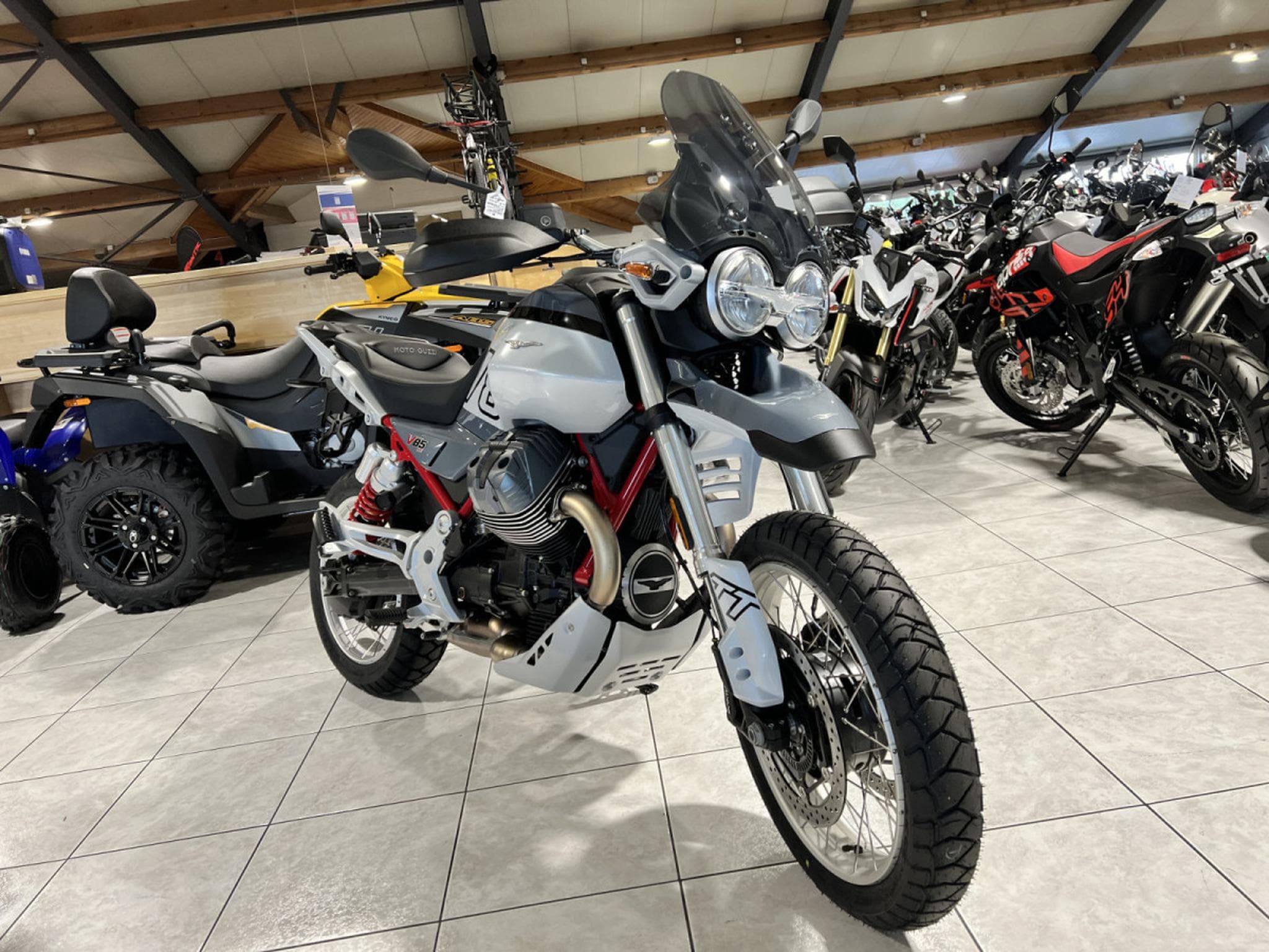 Moto Guzzi V85 TT (2026) - Photo 7