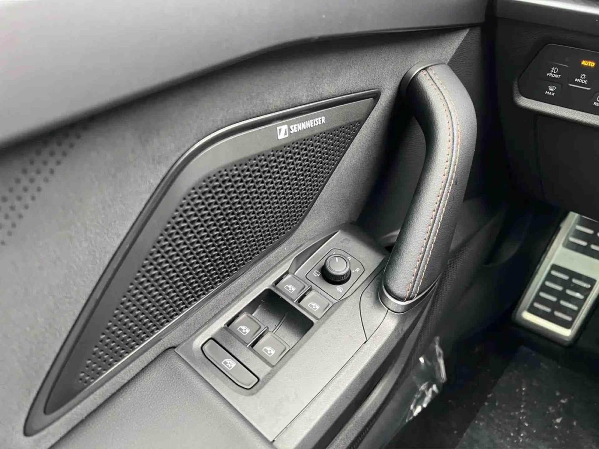 Cupra Leon 1.5 eTSi DSG 150 Kombi (2025) - Photo 11