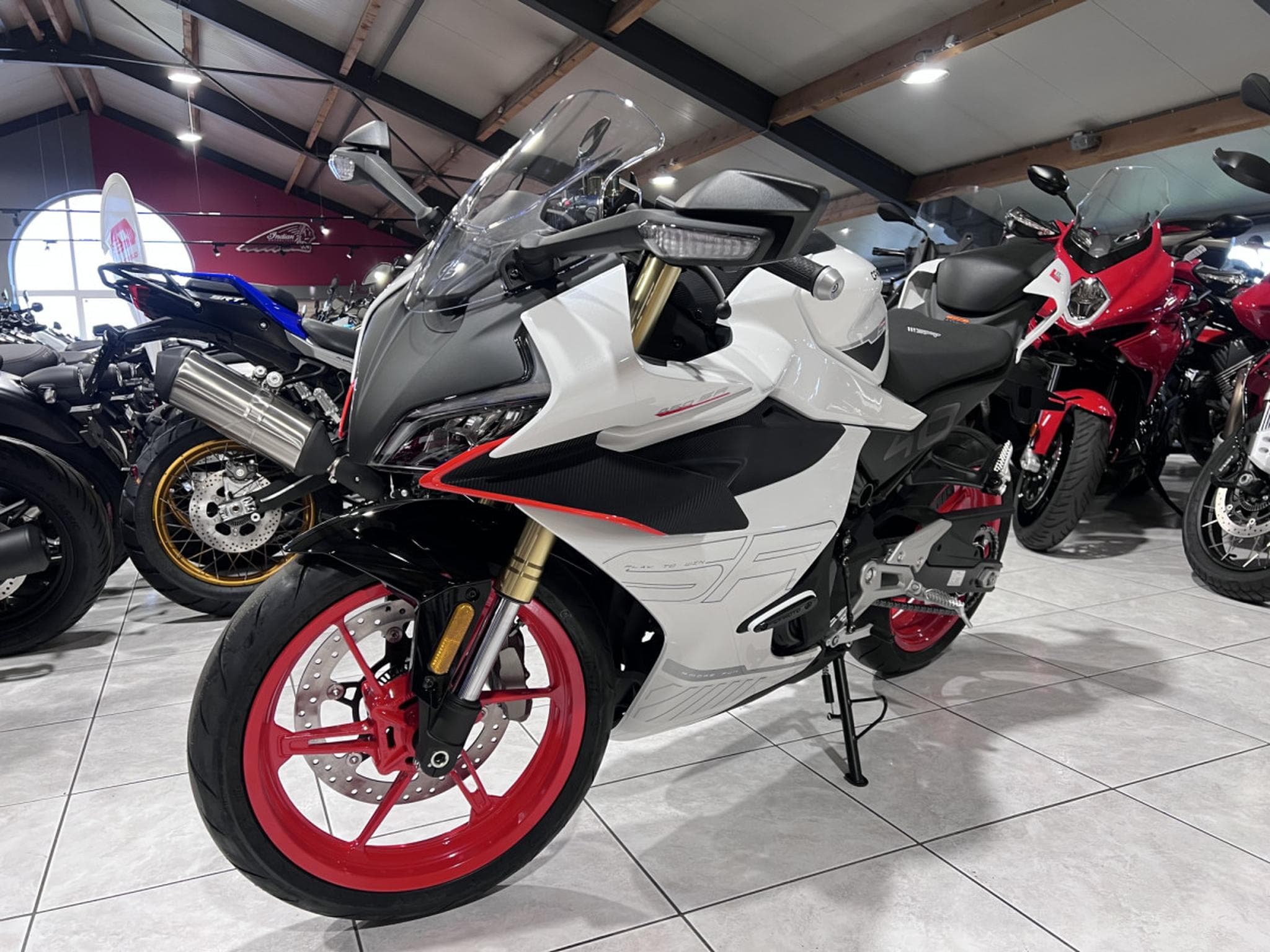 CF Moto SR (2025) - Foto 2