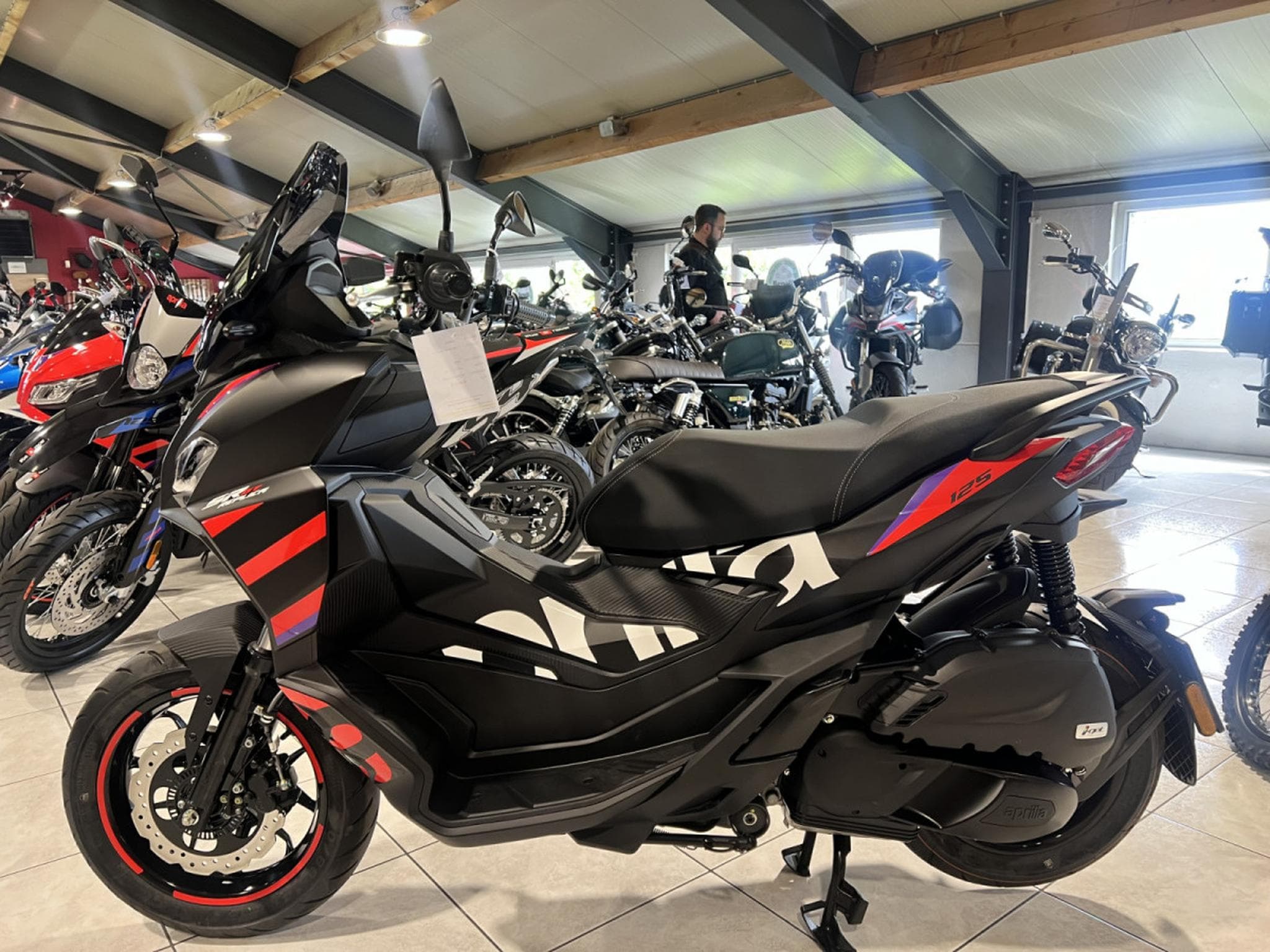 Aprilia SR GT Replica (2026) - Foto 4