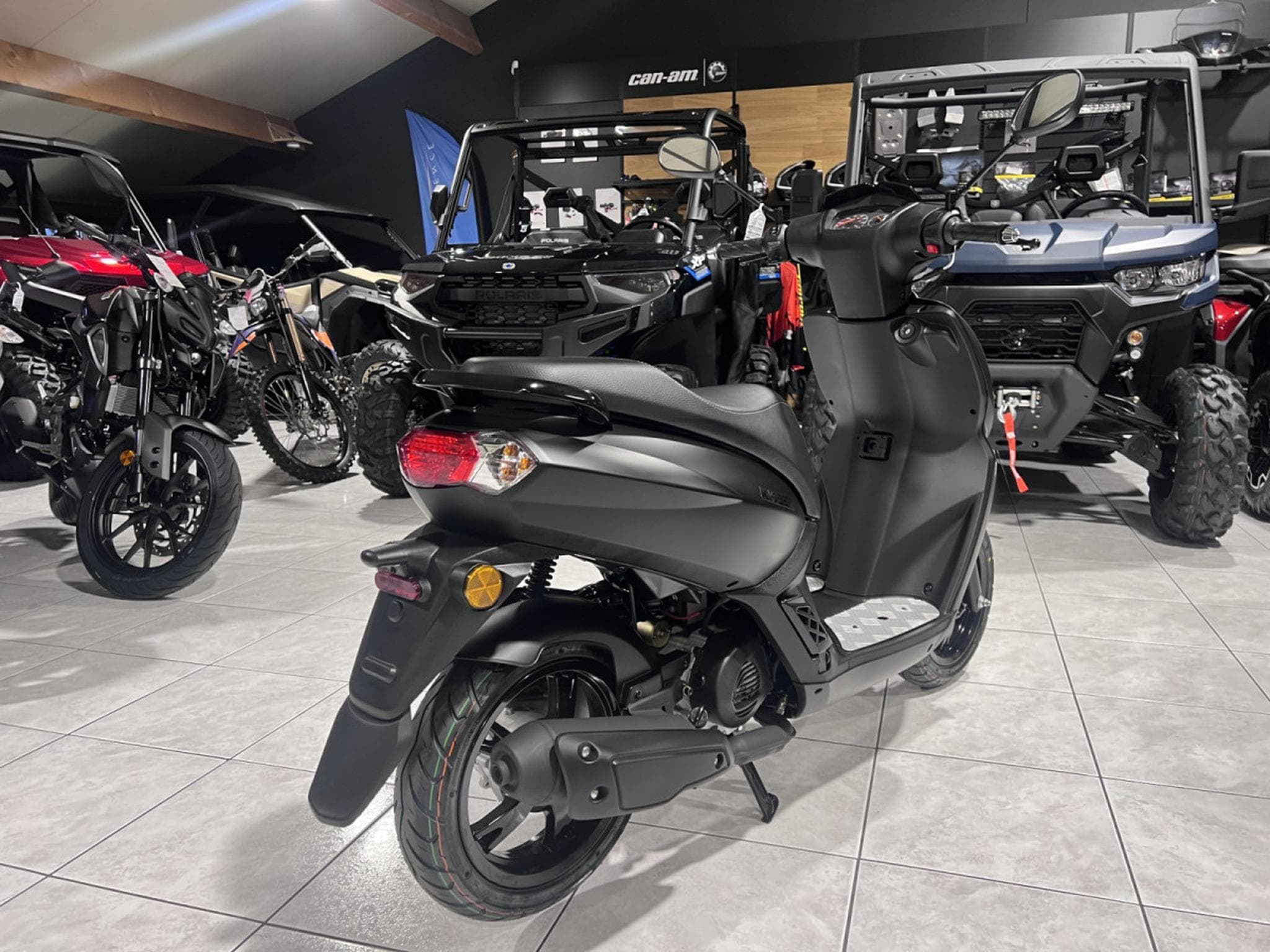 Peugeot Kisbee Black Edition CL B  45 km/h (2026) - Foto 3