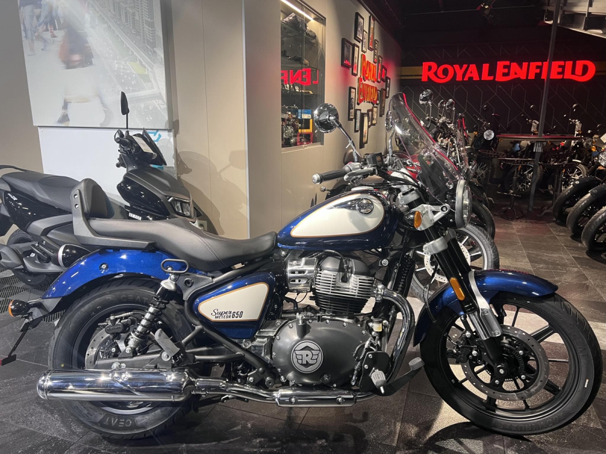Royal Enfield Meteor Bleu  Celestial (2025) - Photo 1