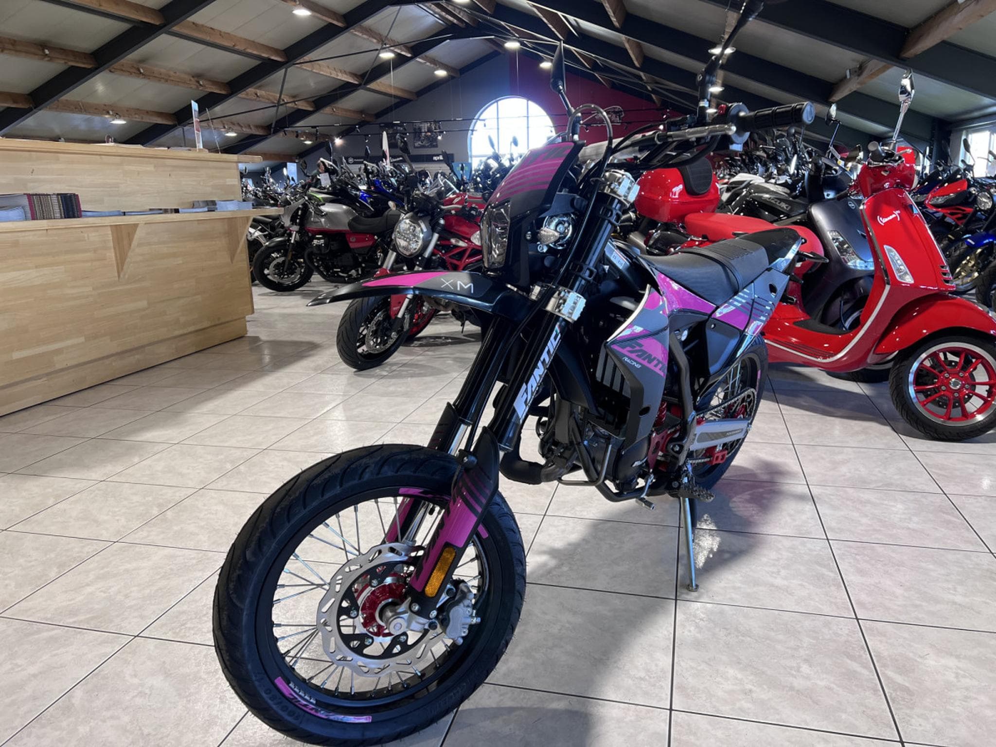 Fantic Motard PERFORMANCE 2T (2024) - Photo 2