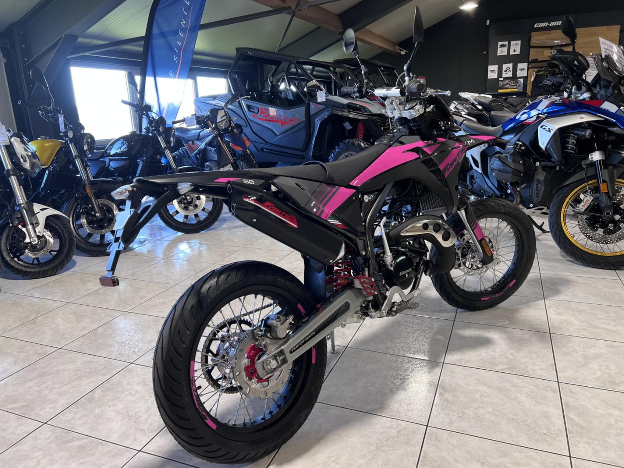 Fantic Motard PERFORMANCE 2T (2024) - Photo 3