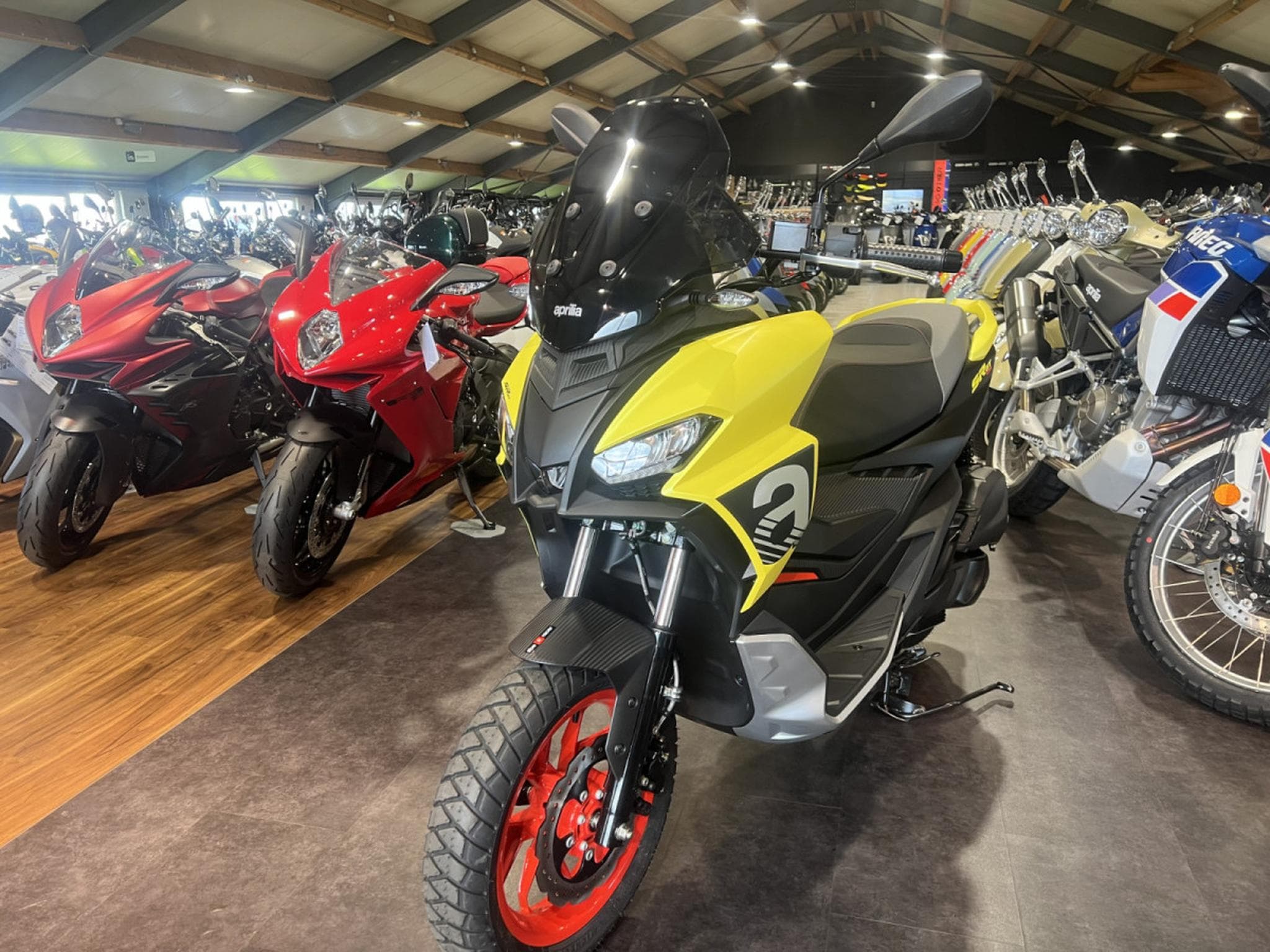 Aprilia SR GT SPORT ACID GREEN (2026) - Foto 2