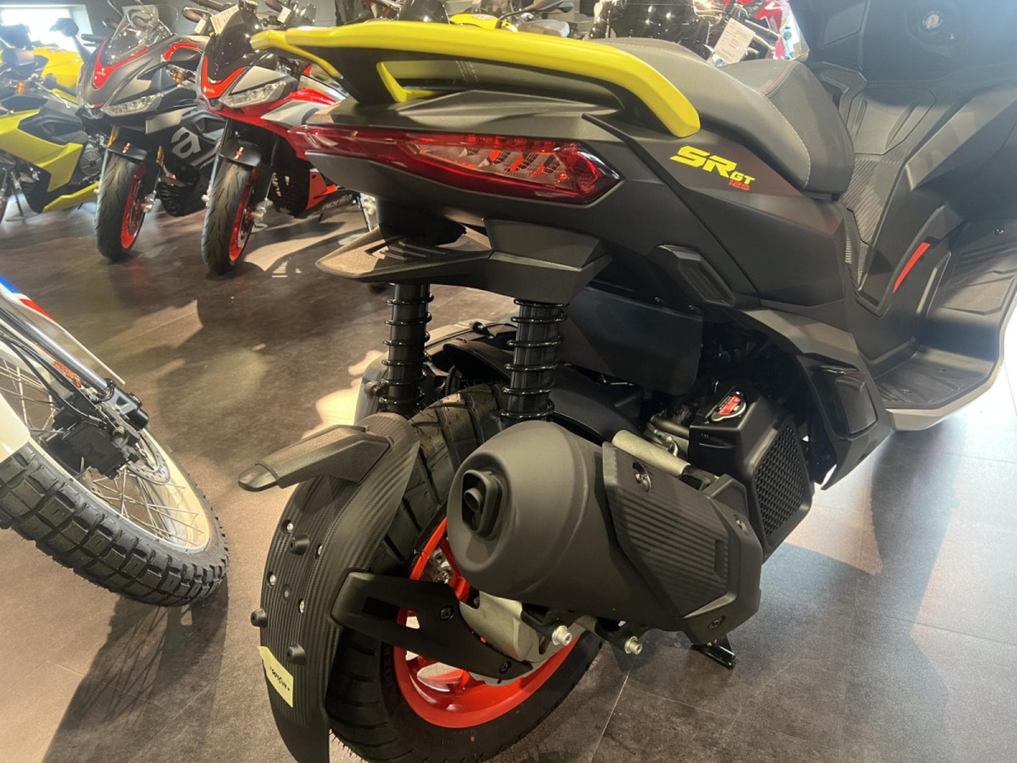 Aprilia SR GT SPORT ACID GREEN (2026) - Foto 3