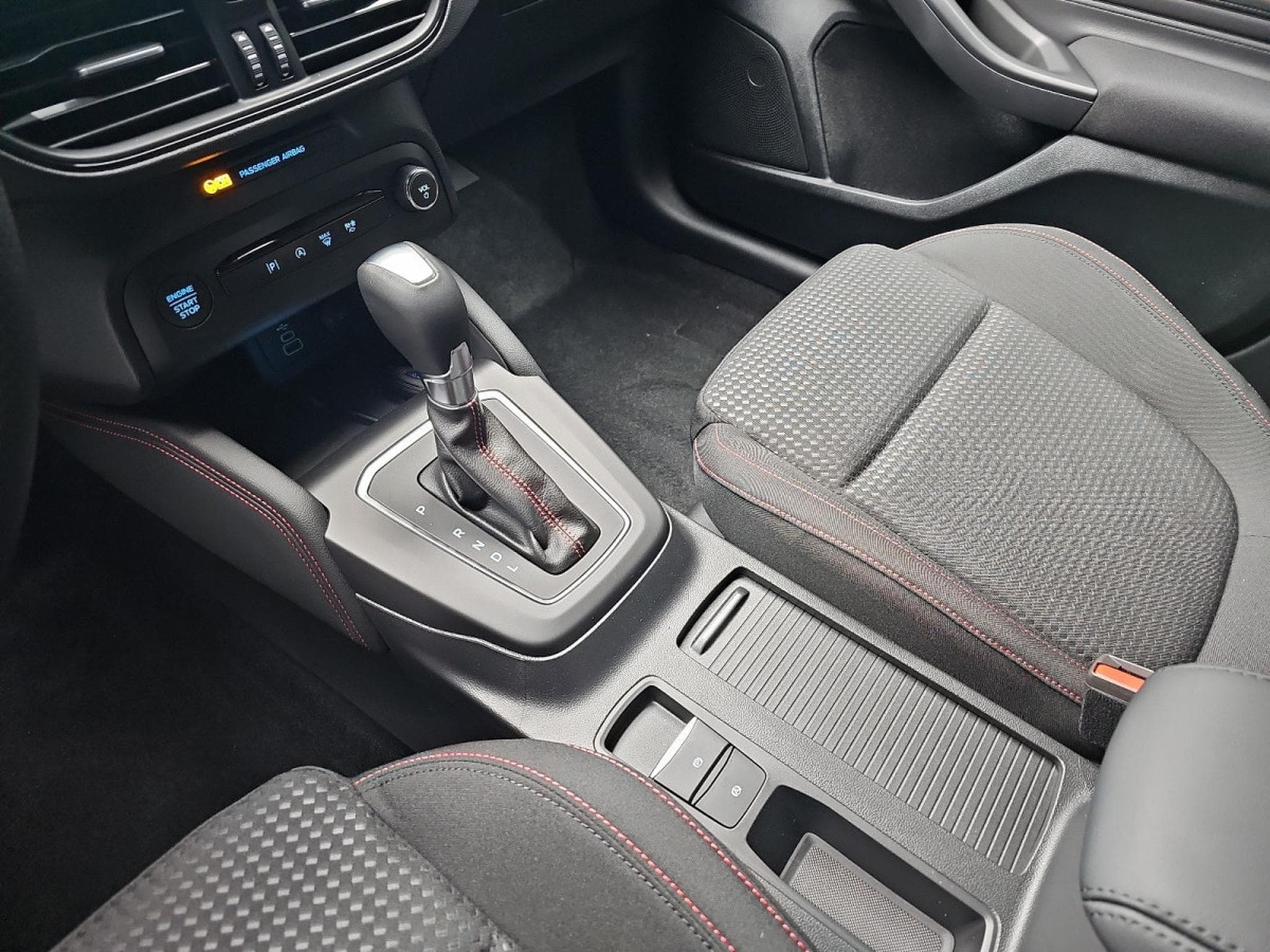 Ford Focus 1.0i Ecoboost 155 AT St-Line X (2025) - Photo 11