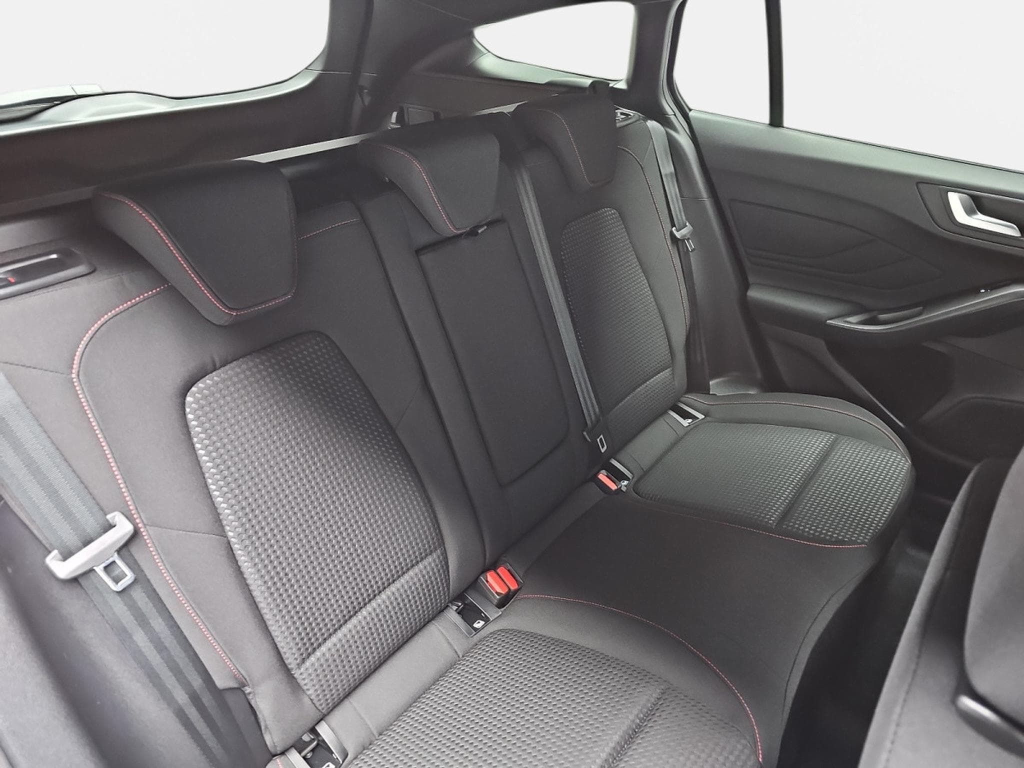 Ford Focus 1.0i Ecoboost 155 AT St-Line X (2025) - Photo 16