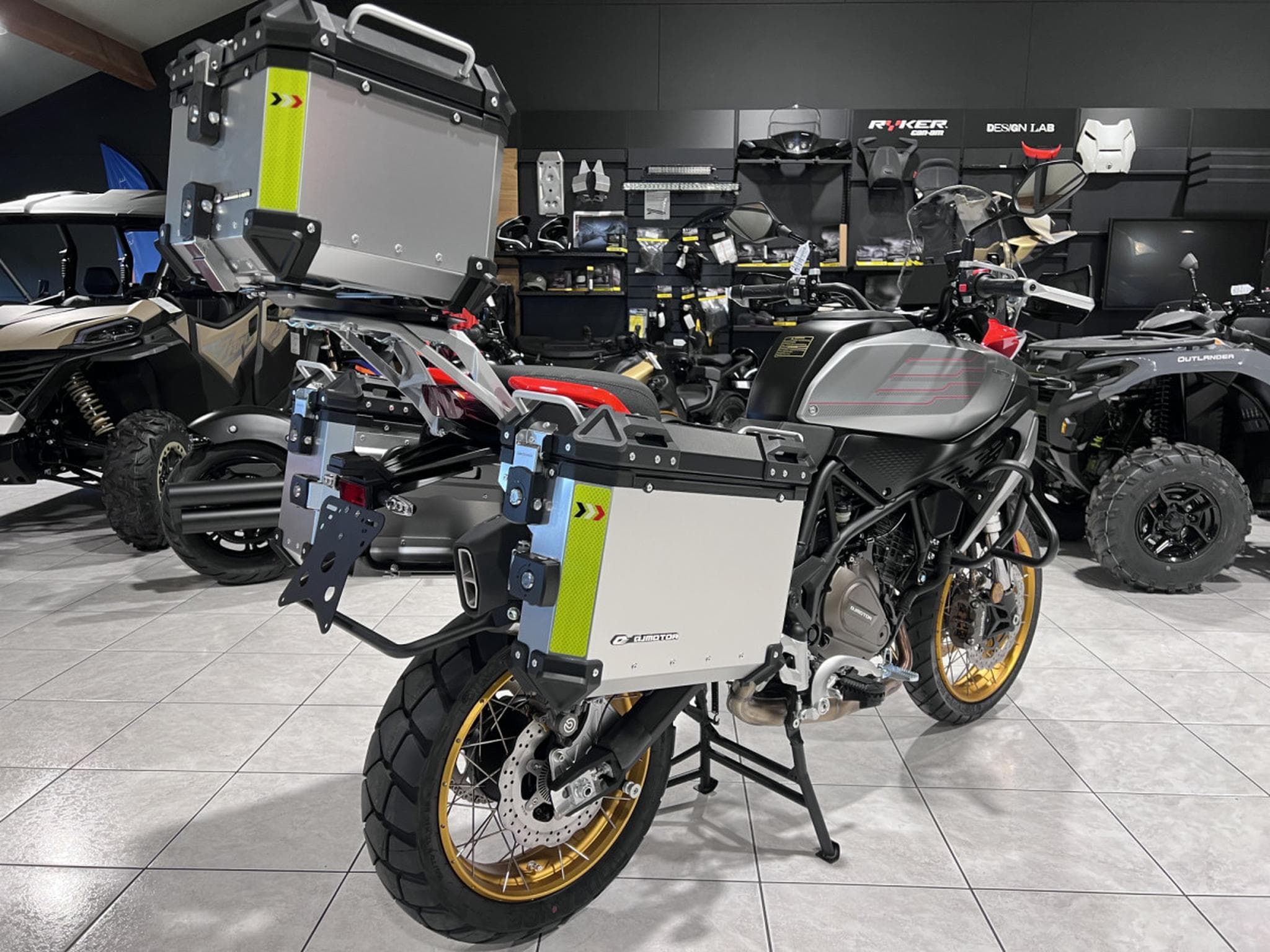 QJmotor SRT 700 SX TOURING (2026) - Foto 3