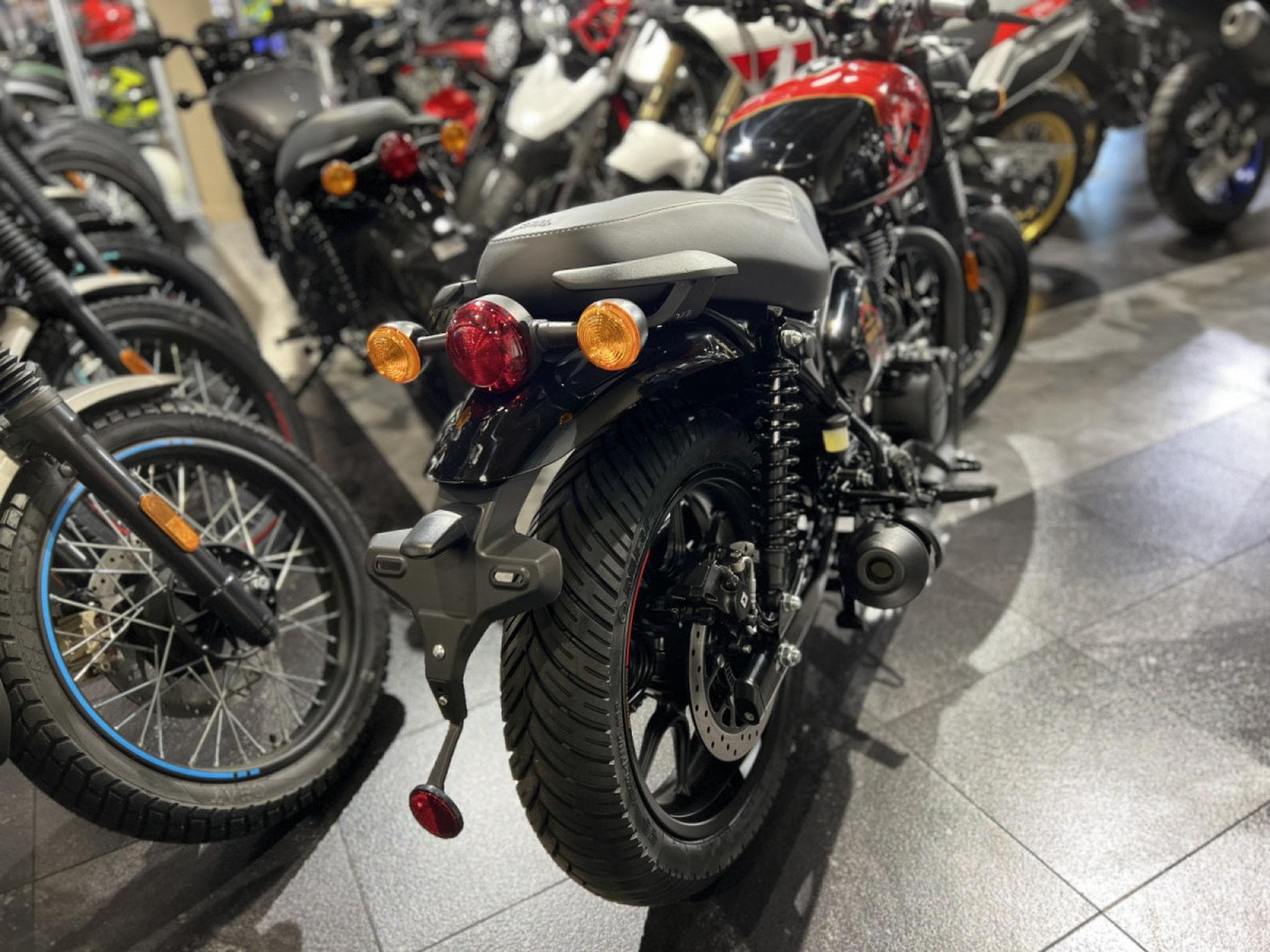 Royal Enfield Hunter 350 REBEL RED (2026) - Photo 3