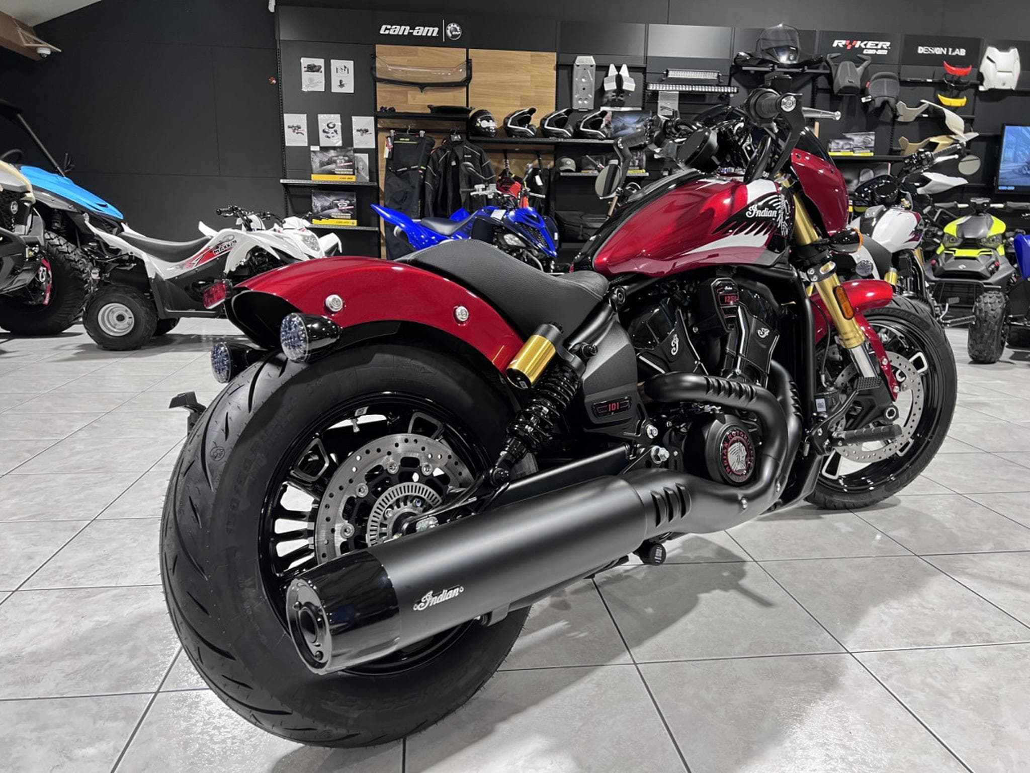 Indian 101 Scout Classic Ltd + Tech Maroon  Metallic  w/ graphics (2026) - Foto 3