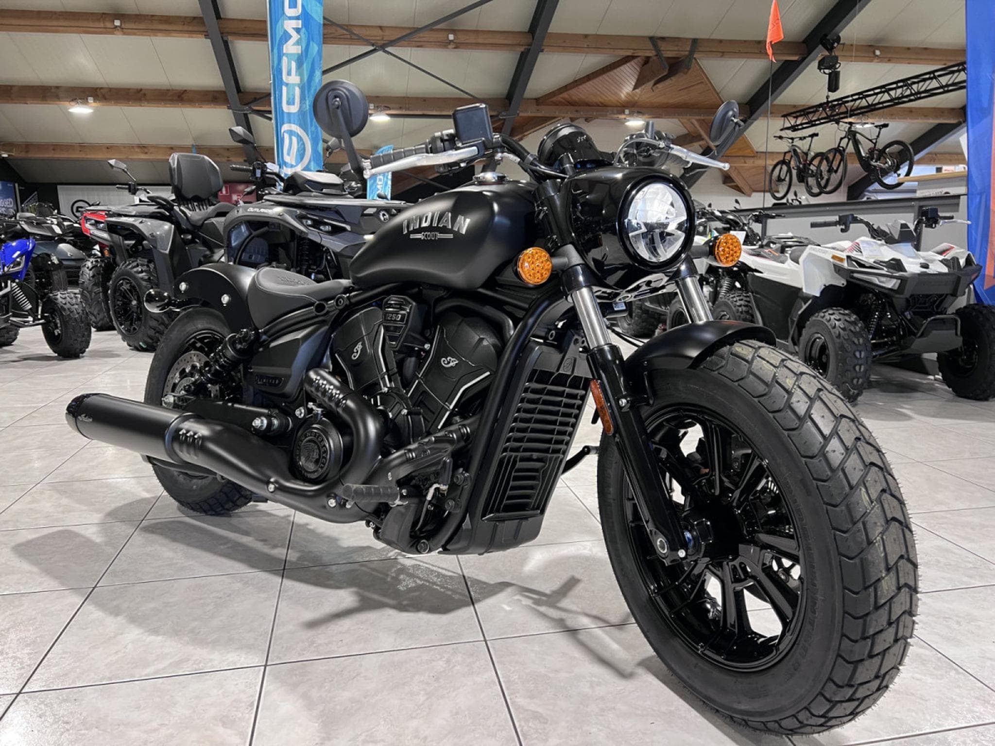 Indian Scout Bobber Ltd + Tech Black Smoke (2026) - Foto 3