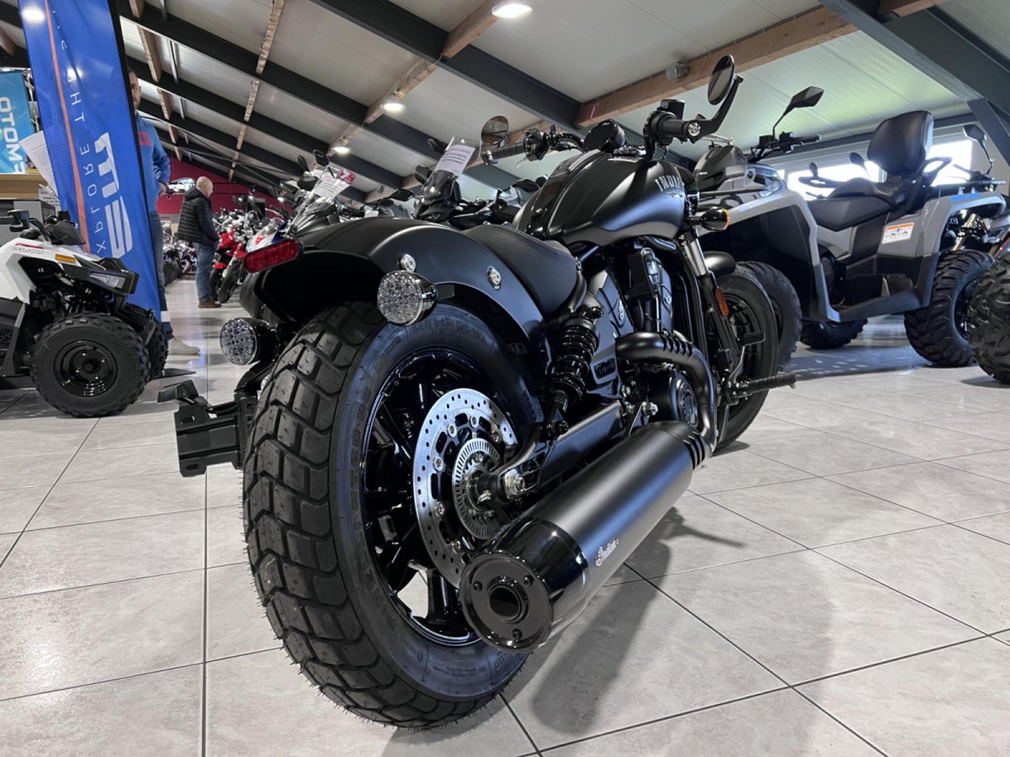 Indian Scout Bobber Ltd + Tech Black Smoke (2026) - Foto 4