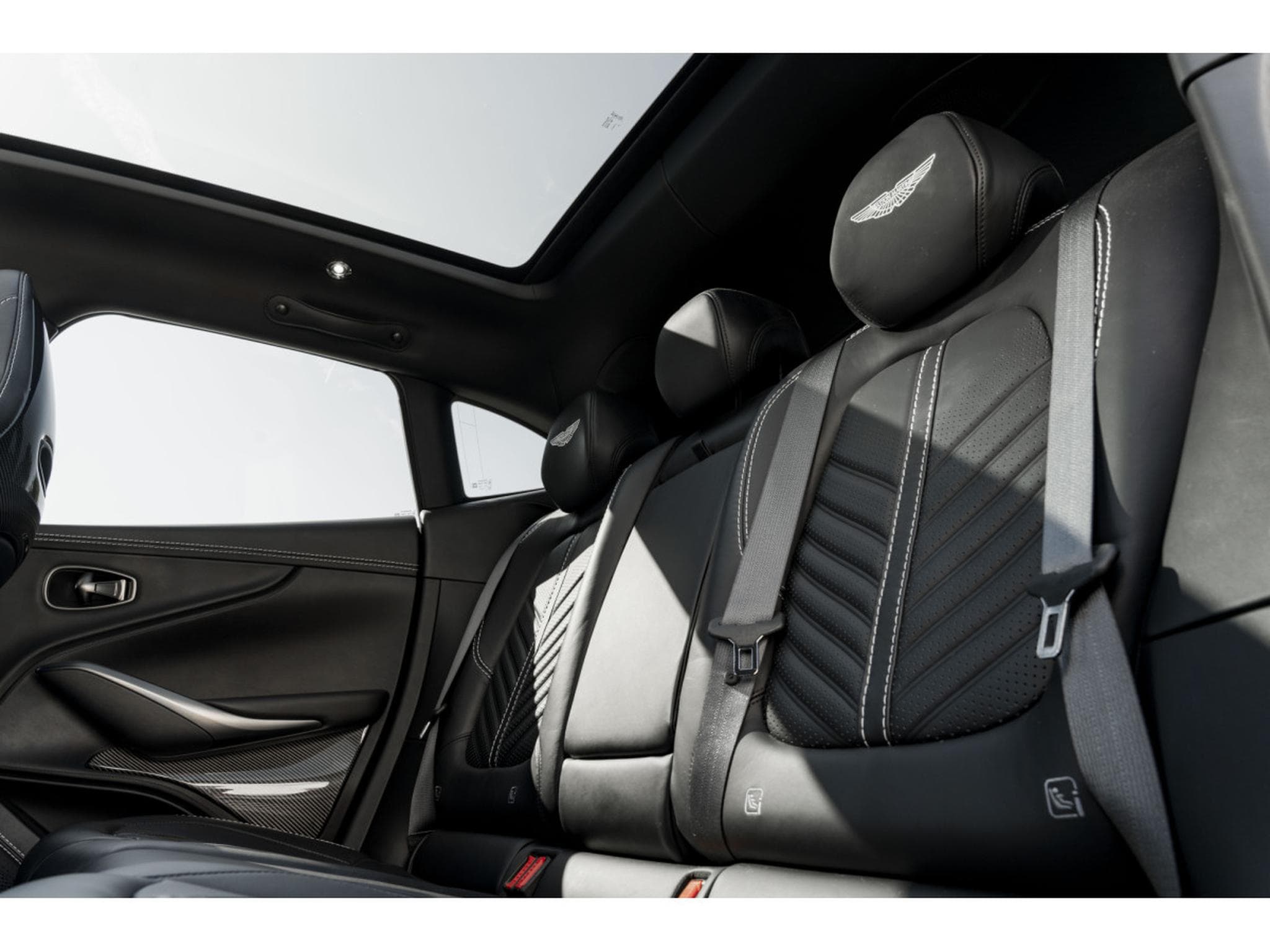 Aston-Martin DBX 707 - Carbone Extérieur & Intérieur - Jantes 23" Forgées (2022) - Photo 11