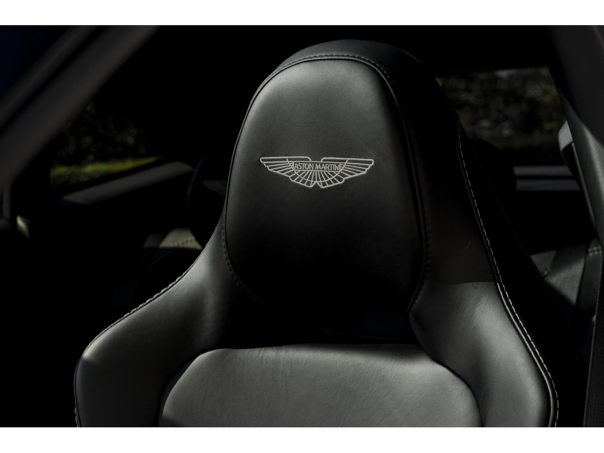 Aston-Martin DBX 707 - Carbone Extérieur & Intérieur - Jantes 23" Forgées (2022) - Photo 13