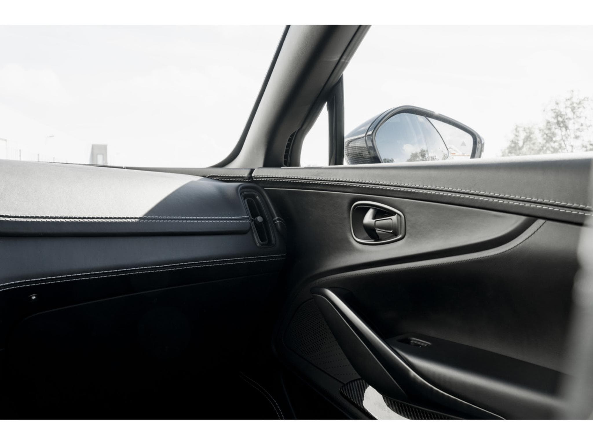 Aston-Martin DBX 707 - Carbone Extérieur & Intérieur - Jantes 23" Forgées (2022) - Photo 15