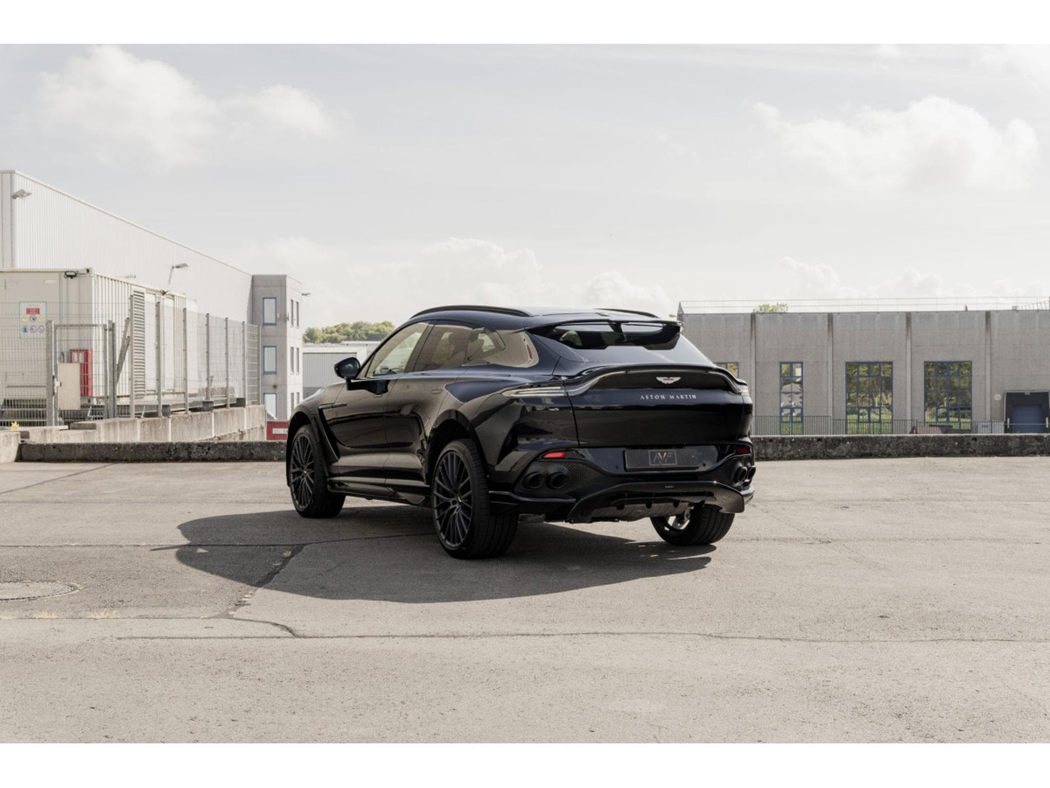 Aston-Martin DBX 707 - Carbone Extérieur & Intérieur - Jantes 23" Forgées (2022) - Photo 2